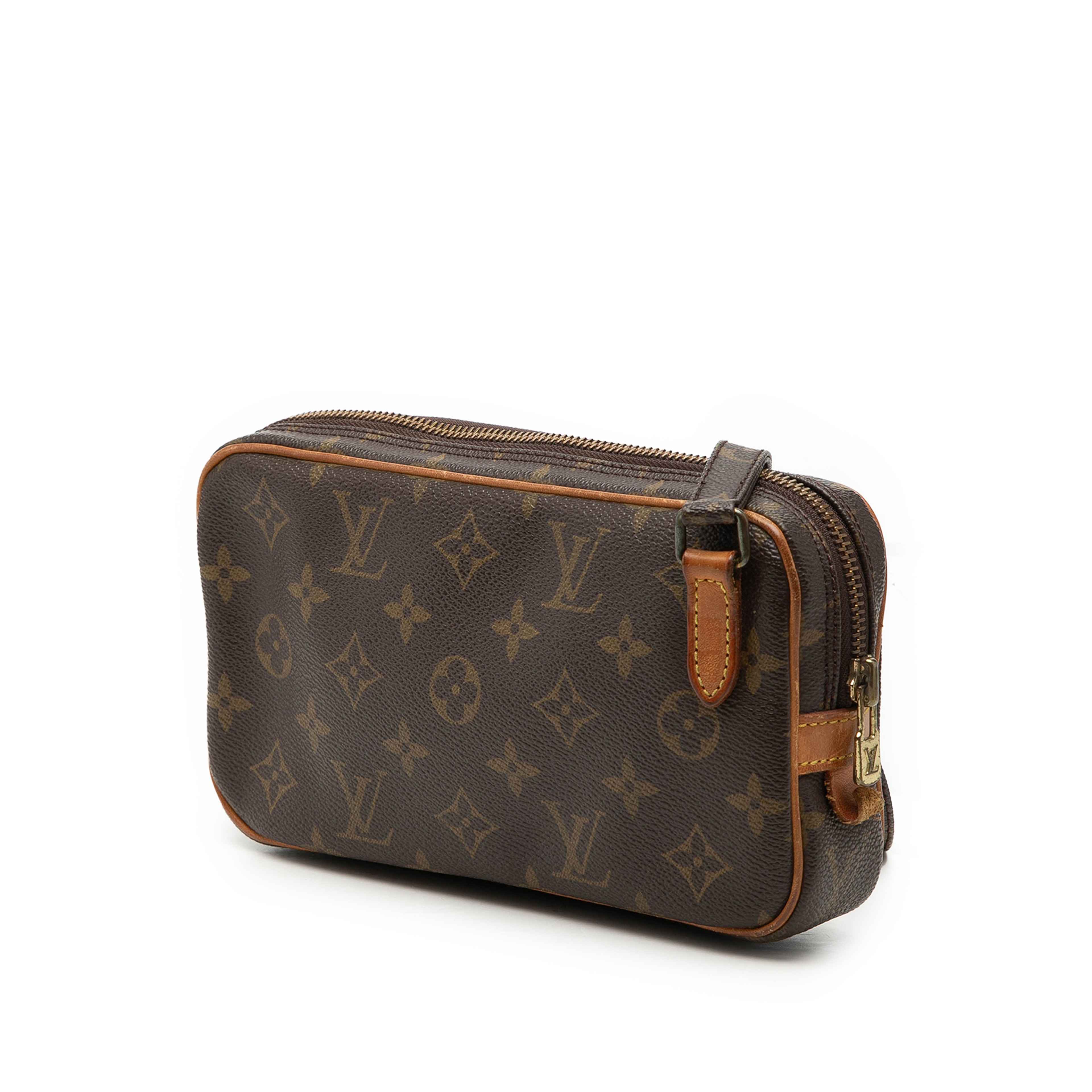 Louis Vuitton Monogram Pochette Marly Bandouliere, från Luxclusif, i färgen brun. Klicka för att öppna bilden i stort format