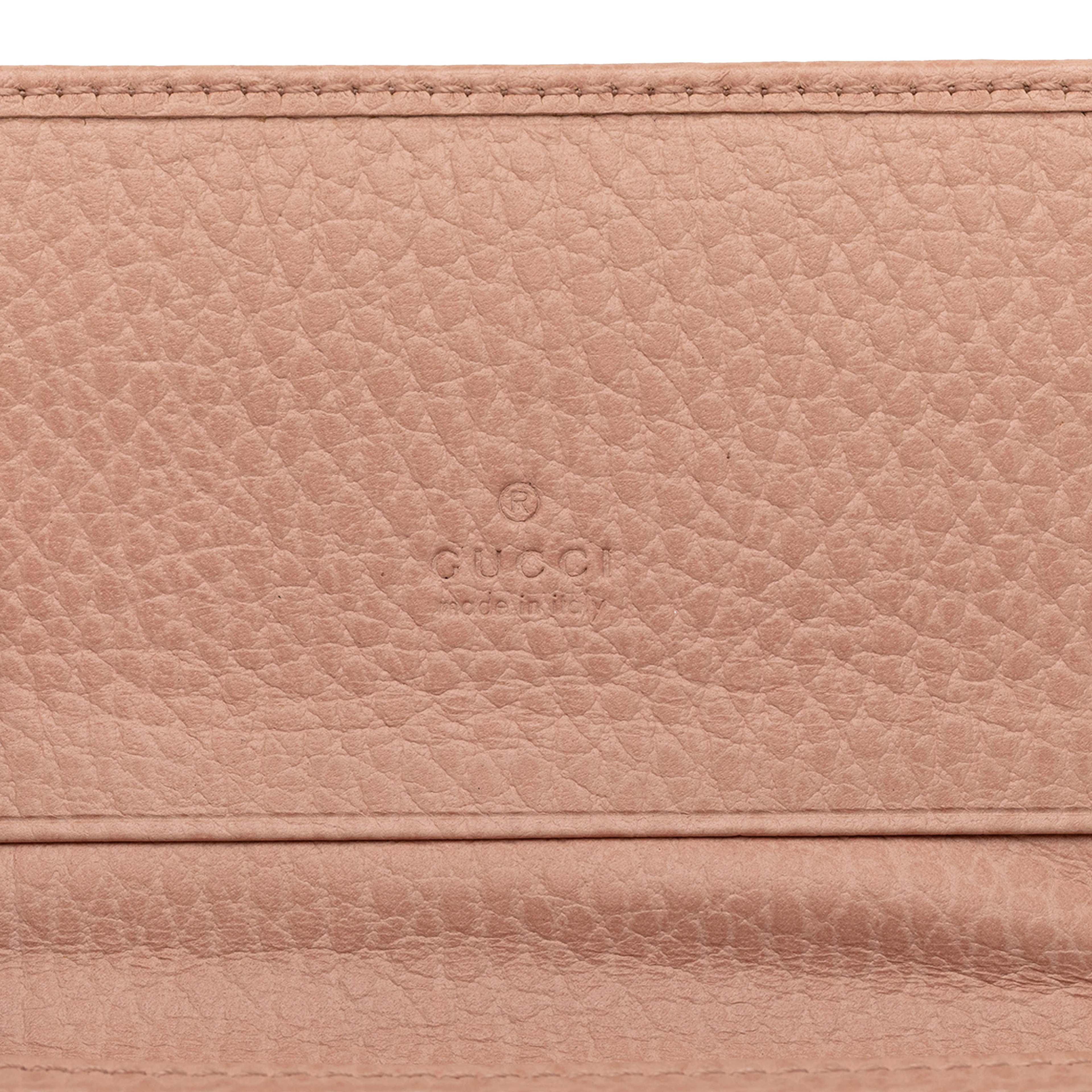 Gucci Gg Marmont Calfskin Card Case Wallet, från Luxclusif, i färgen nude. Klicka för att öppna bilden i stort format