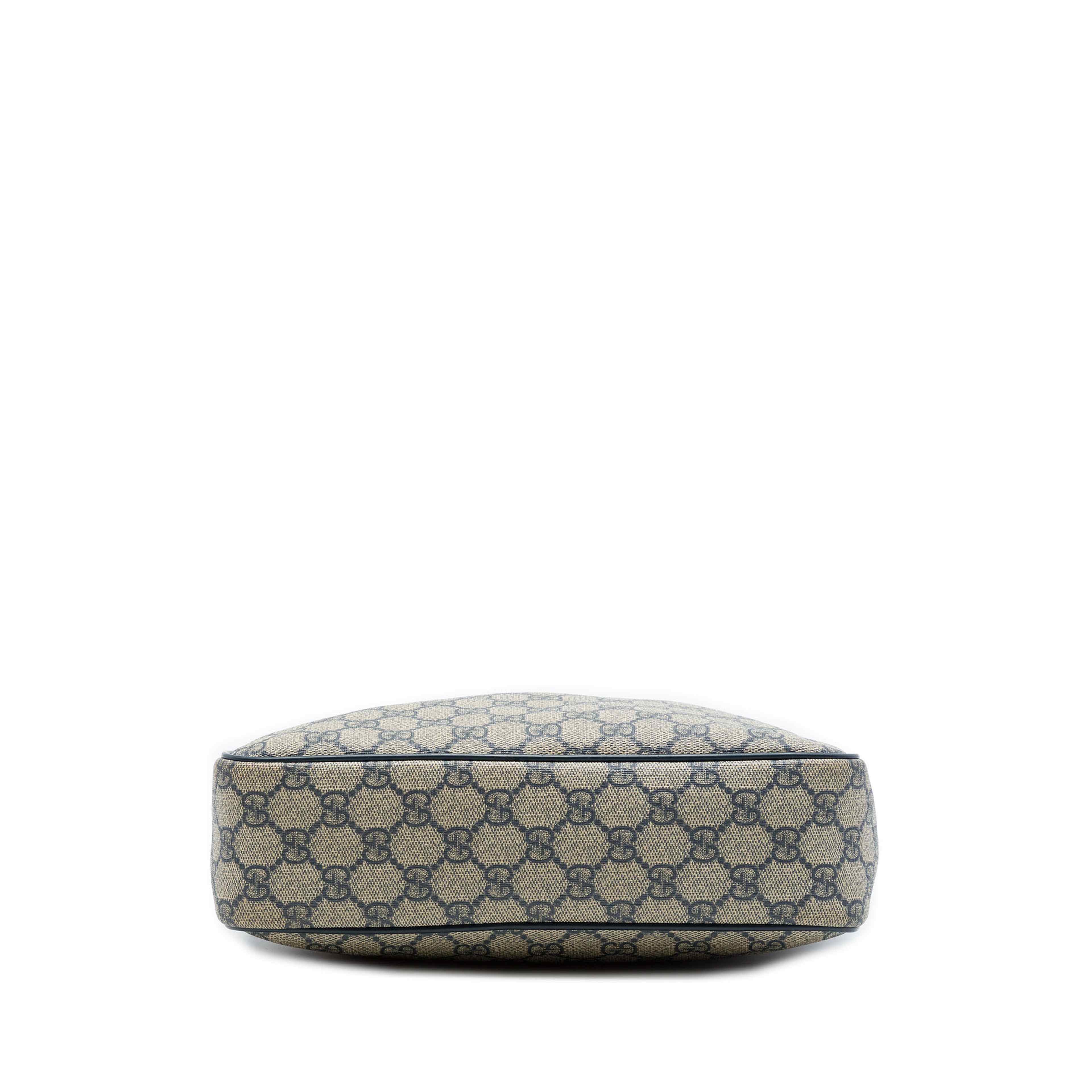 Gucci Gg Supreme Crossbody, från Luxclusif, i färgen beige. Klicka för att öppna bilden i stort format