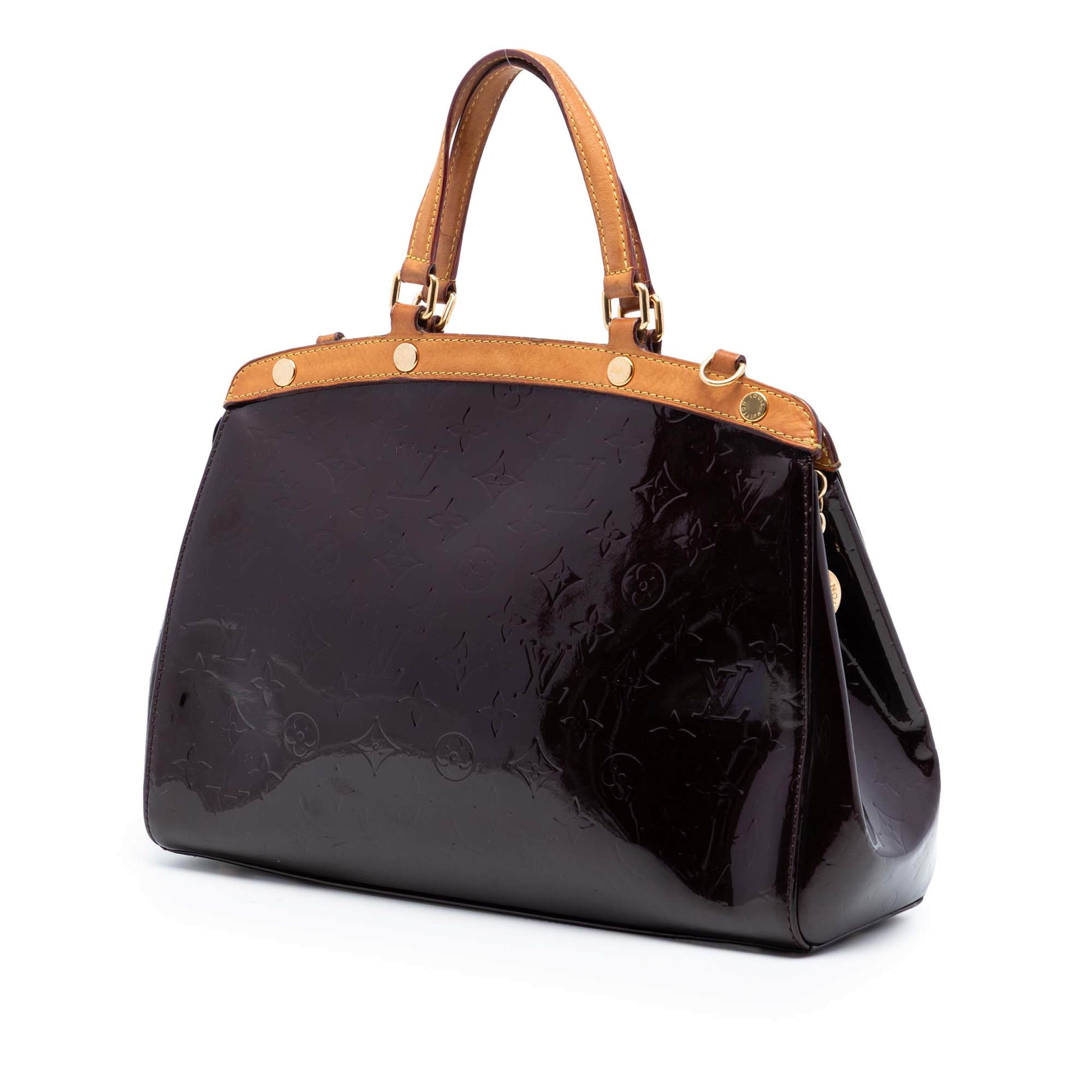 Louis Vuitton Monogram Vernis Brea Mm, från Luxclusif, i färgen purpur. Klicka för att öppna bilden i stort format