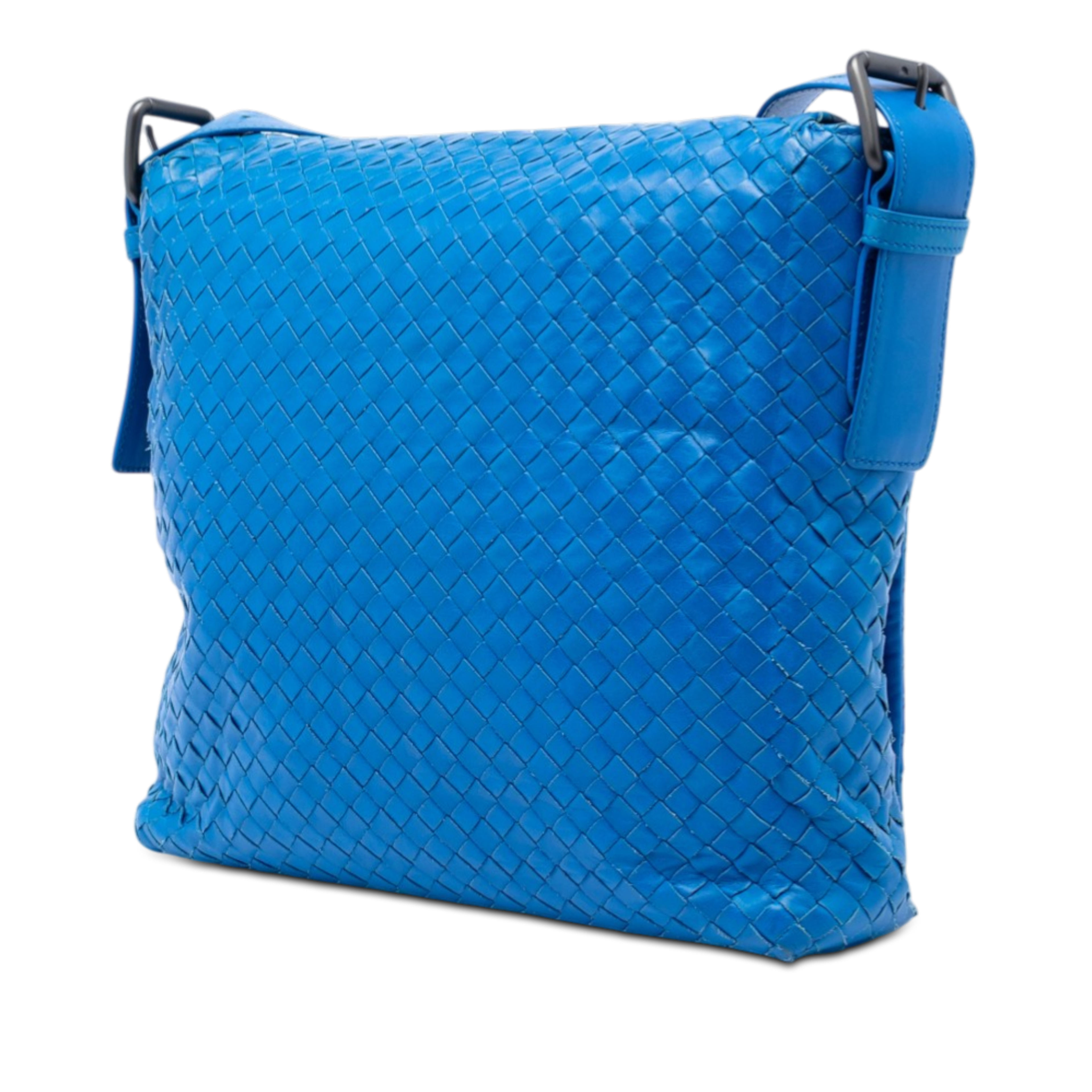 Bottega Veneta Nappa Intrecciato Flap Crossbody, från Luxclusif, i färgen blue. Klicka för att öppna bilden i stort format