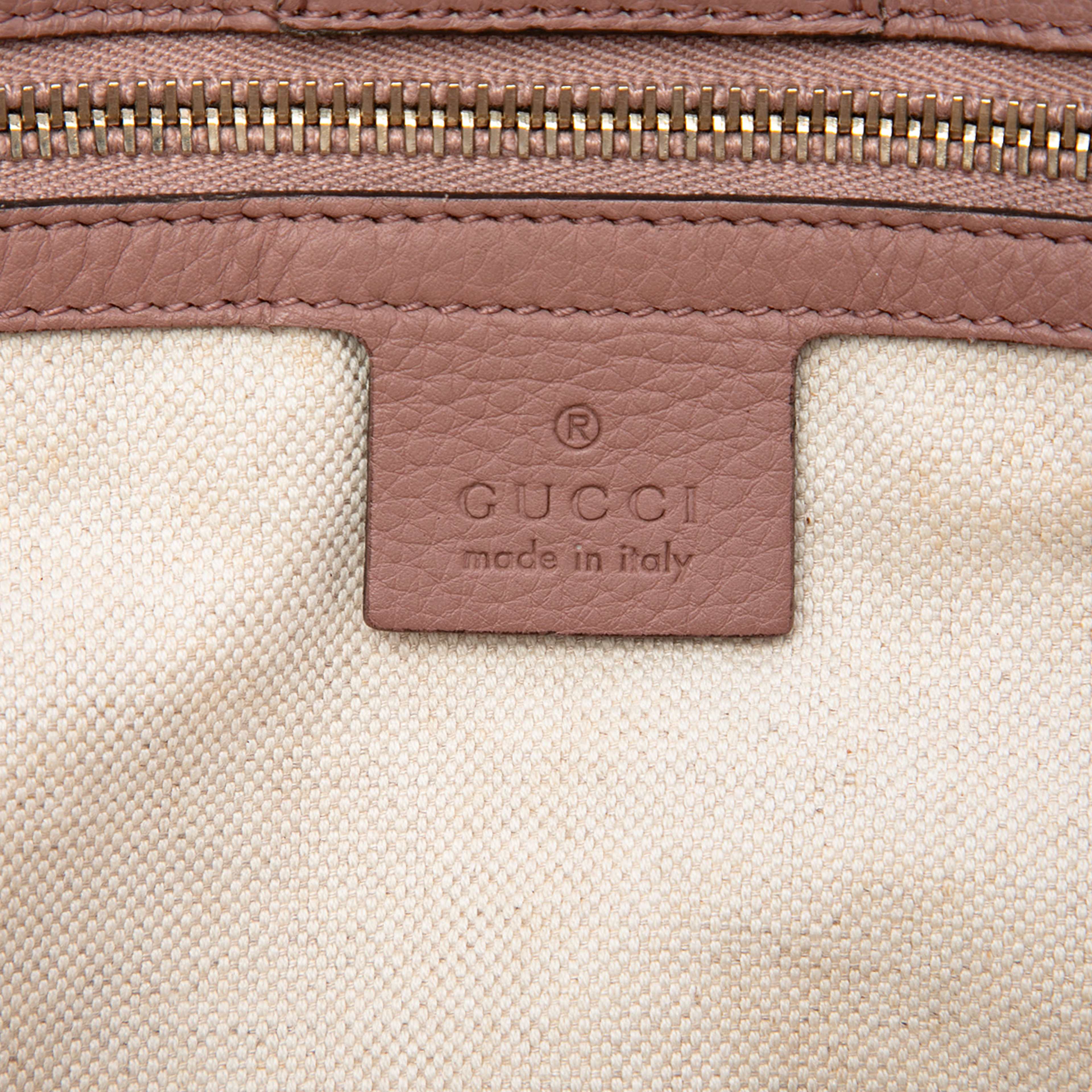 Gucci Medium Calfskin Bamboo Shopper Satchel, från Luxclusif, i färgen rosa. Klicka för att öppna bilden i stort format