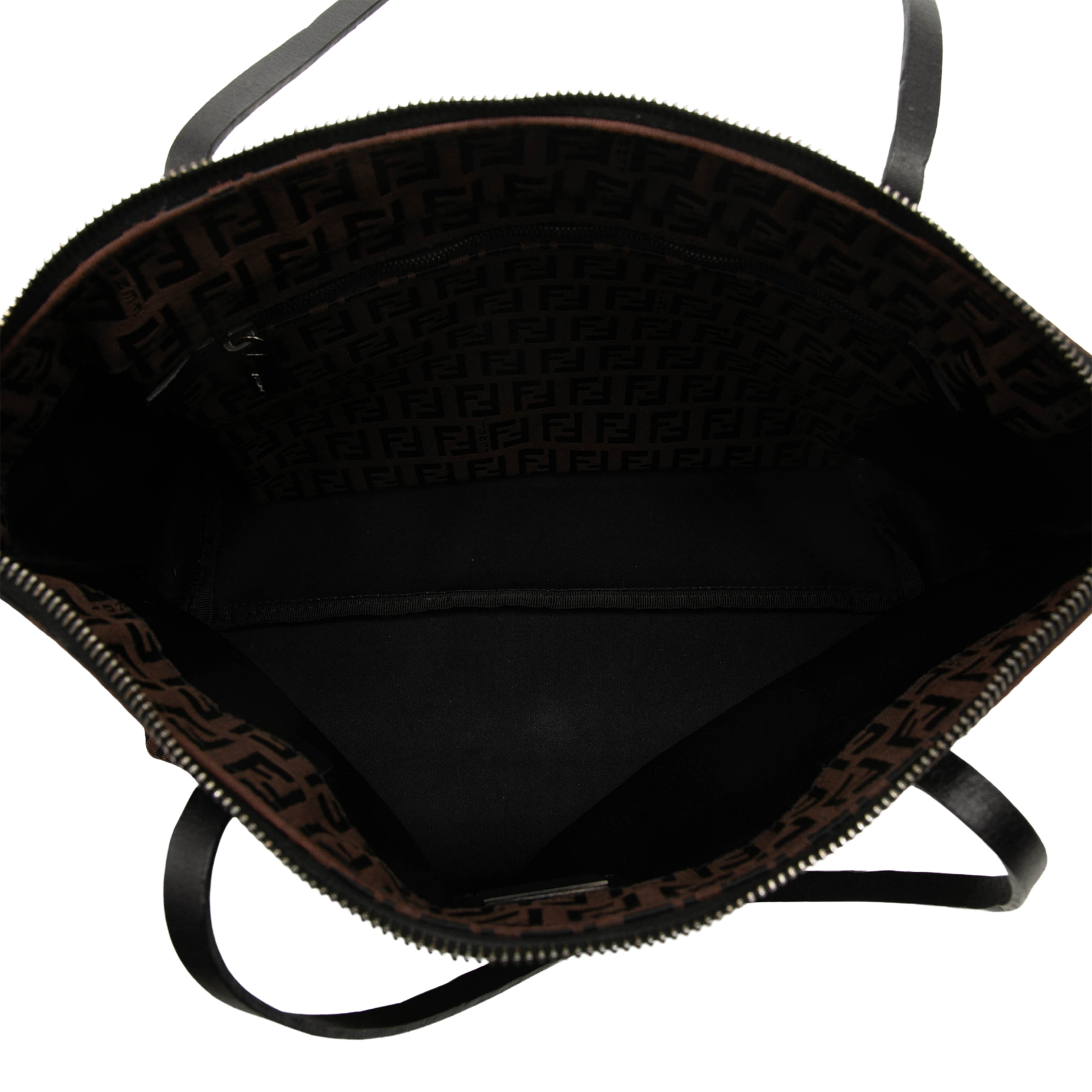 Fendi Small Zucchino Canvas Tote, från Luxclusif, i färgen brun. Klicka för att öppna bilden i stort format