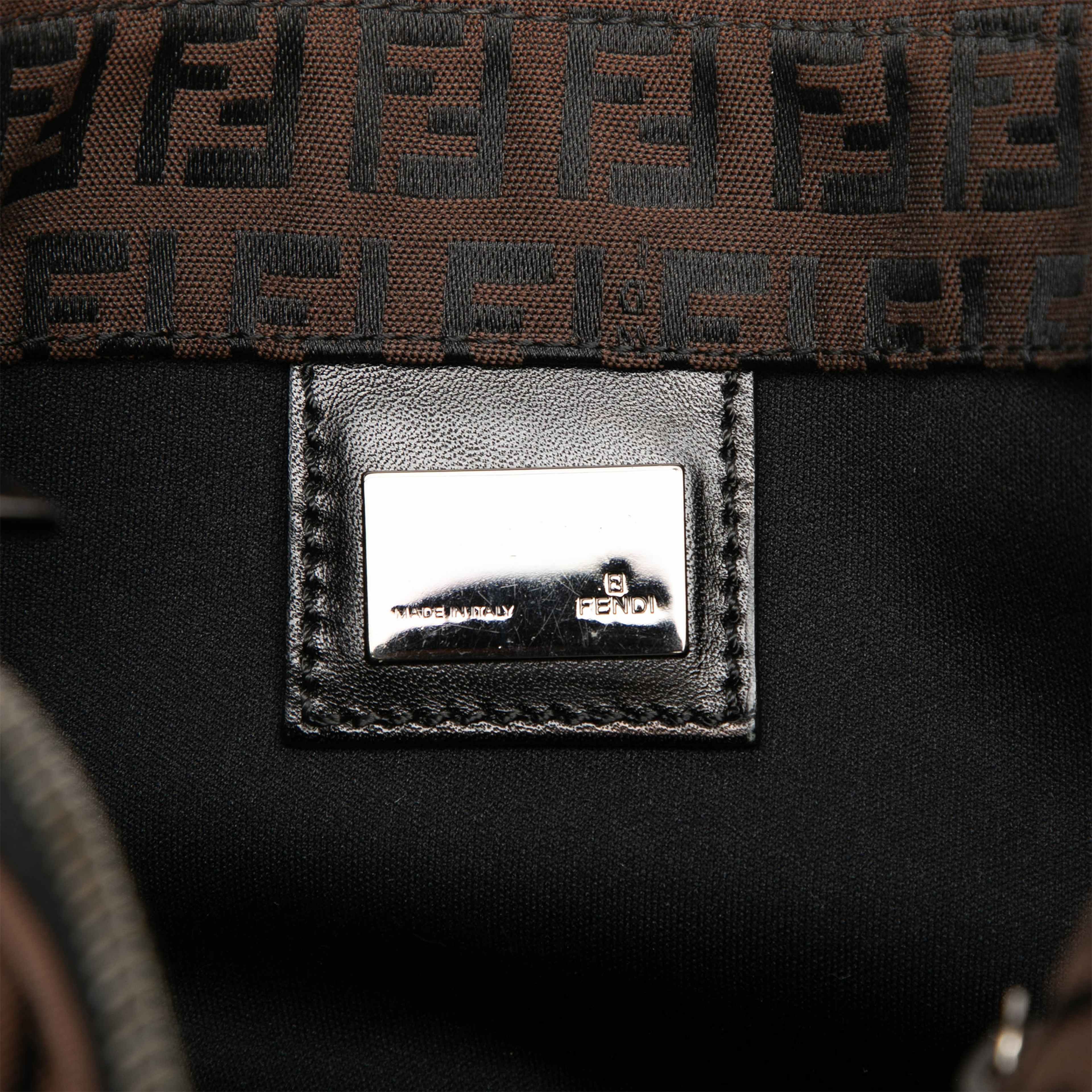 Fendi Small Zucchino Canvas Tote, från Luxclusif, i färgen brun. Klicka för att öppna bilden i stort format