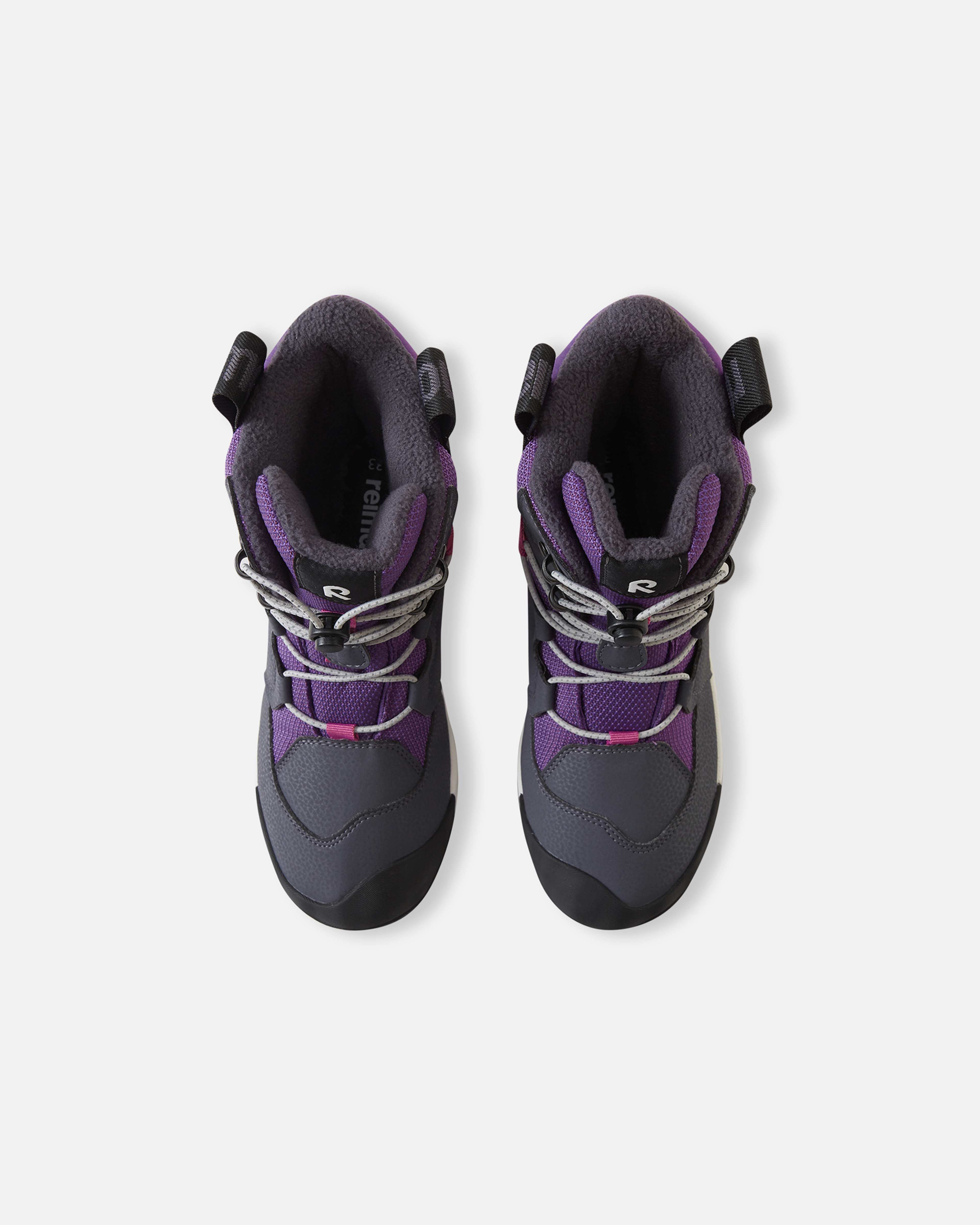 Reimatec Vinterstövlar Finlander, från Reima, i färgen plum purple. Klicka för att öppna bilden i stort format