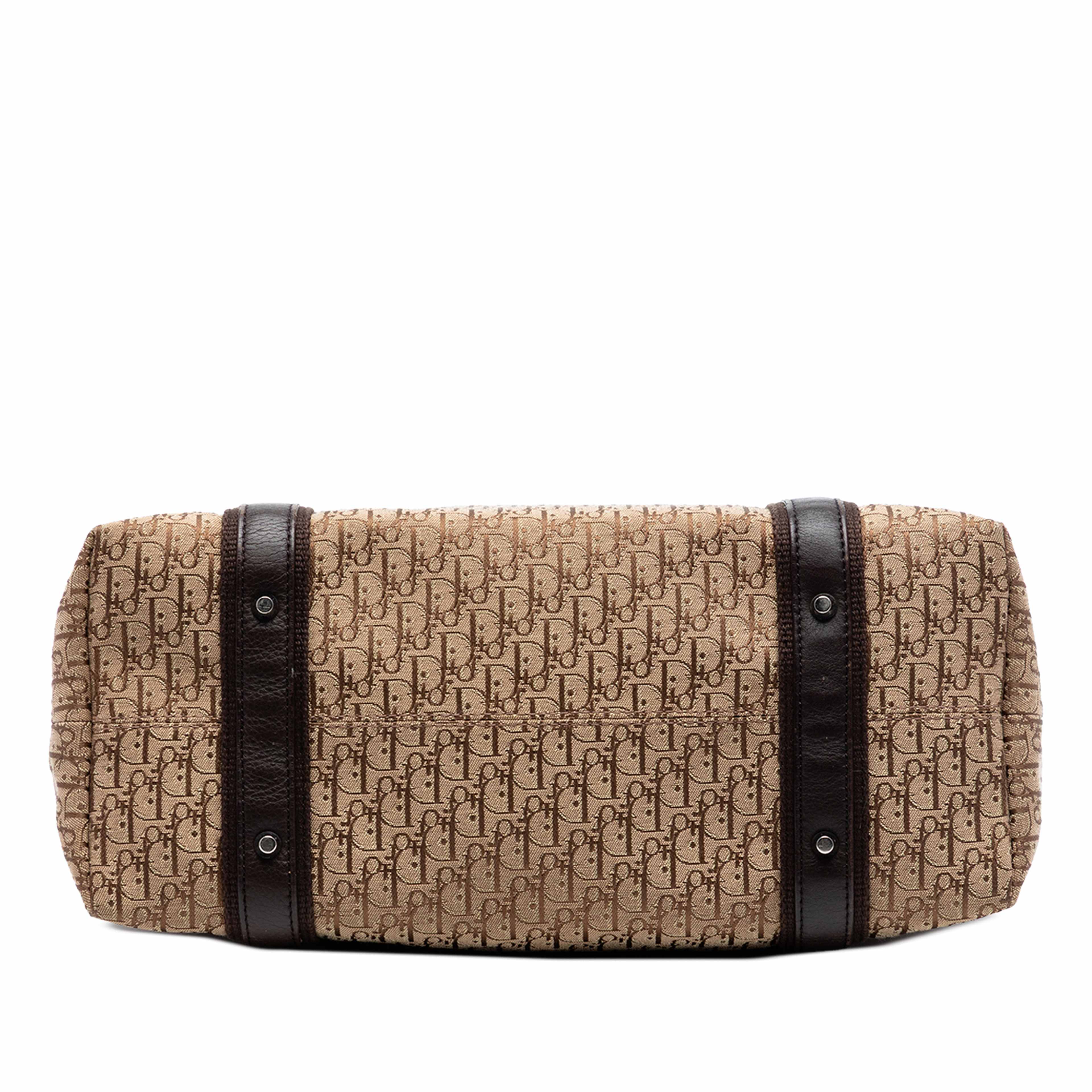 Dior Diorissimo Trotter Canvas Street Chic Tote, från Luxclusif, i färgen beige. Klicka för att öppna bilden i stort format