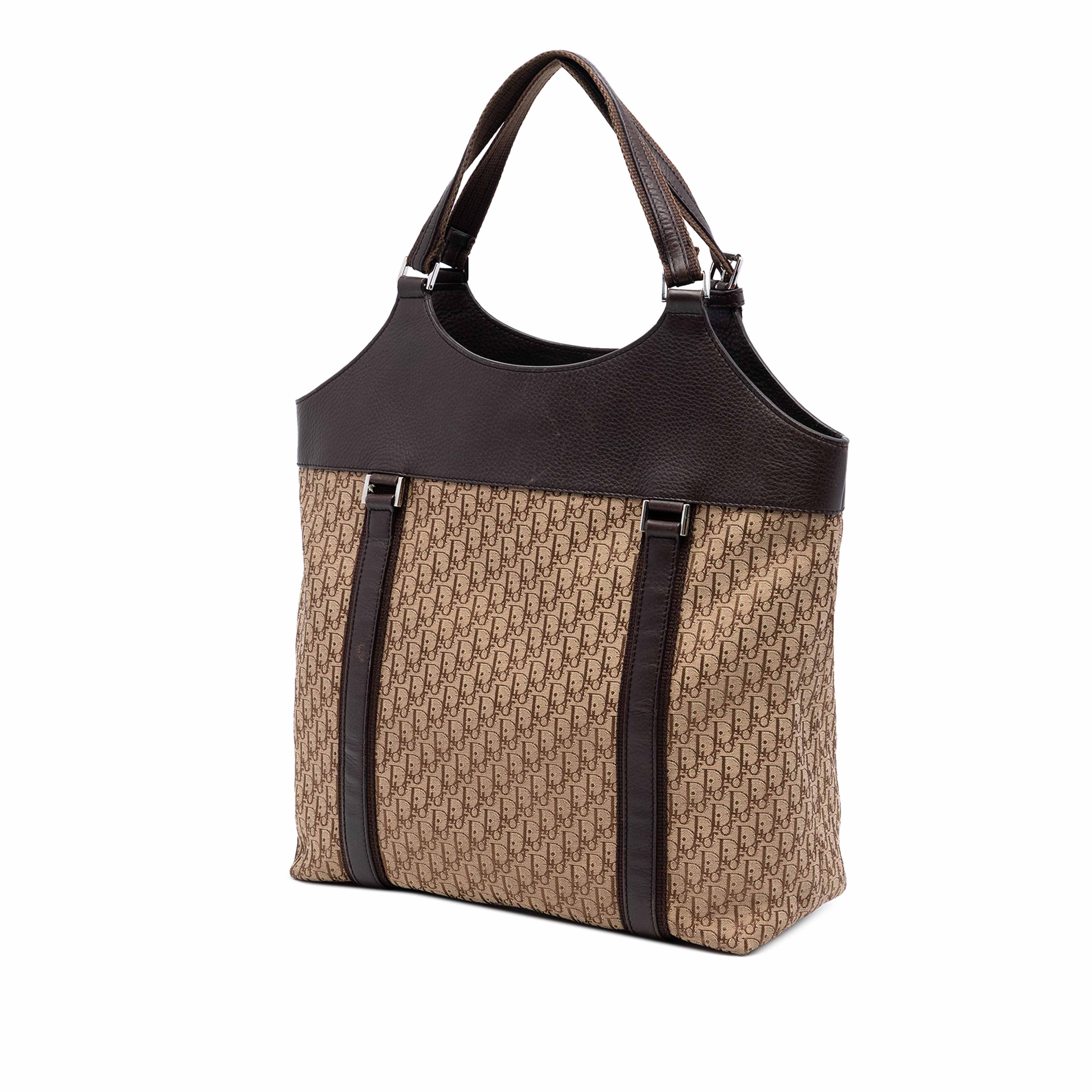 Dior Diorissimo Trotter Canvas Street Chic Tote, från Luxclusif, i färgen beige. Klicka för att öppna bilden i stort format