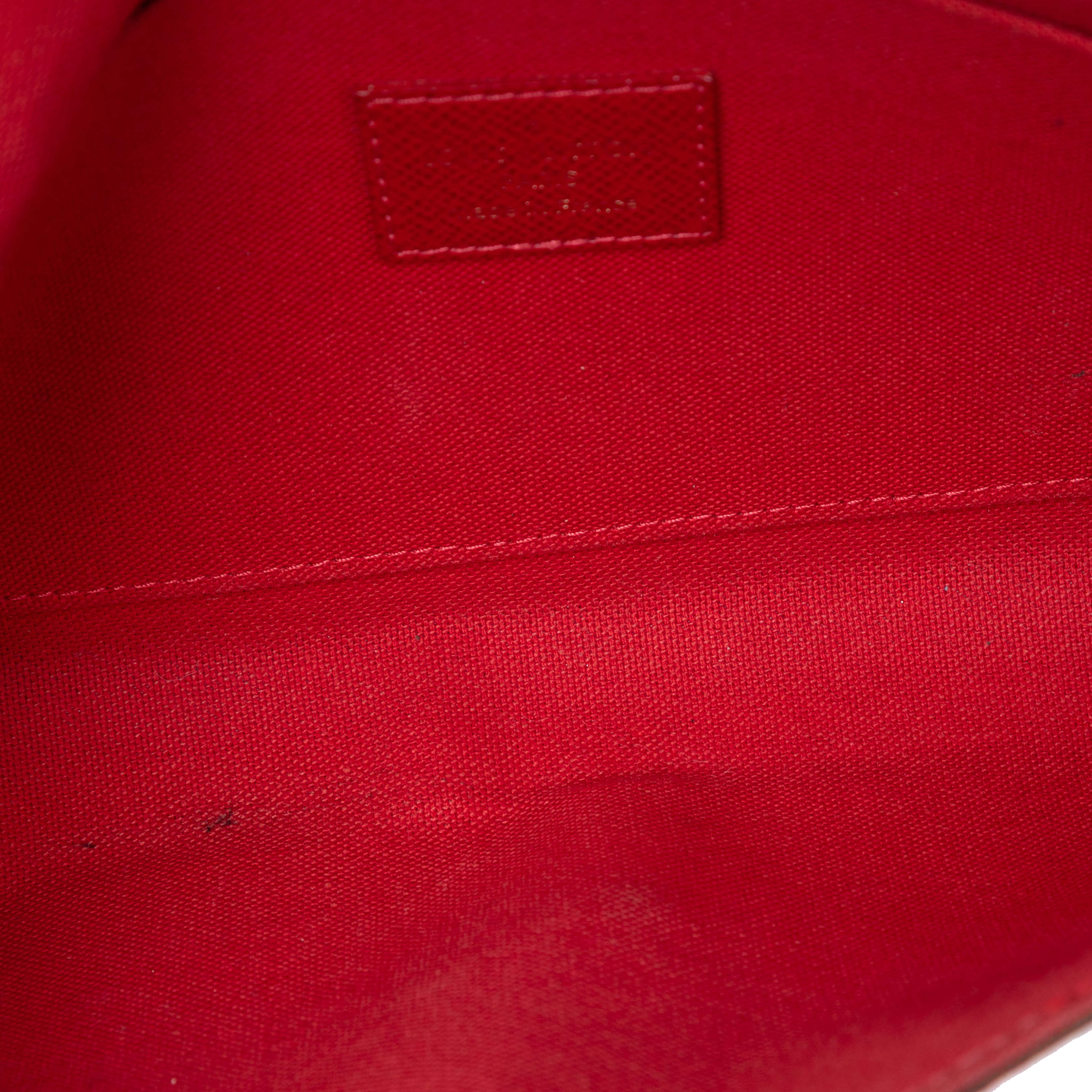 Louis Vuitton Damier Ebene Pochette Felicie, från Luxclusif, i färgen brown. Klicka för att öppna bilden i stort format