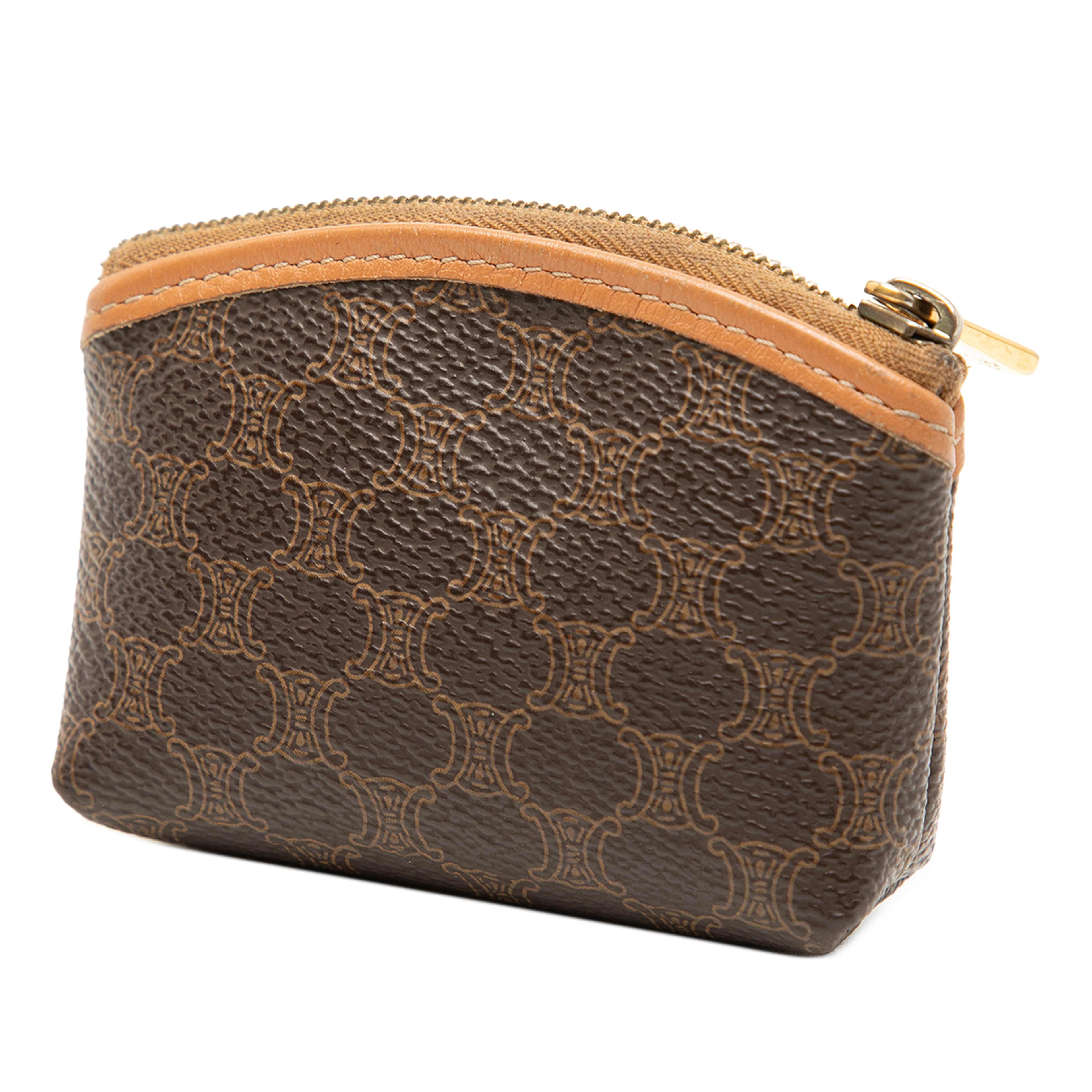 Celine Macadam Coated Canvas Coin Pouch, från Luxclusif, i färgen brown. Klicka för att öppna bilden i stort format