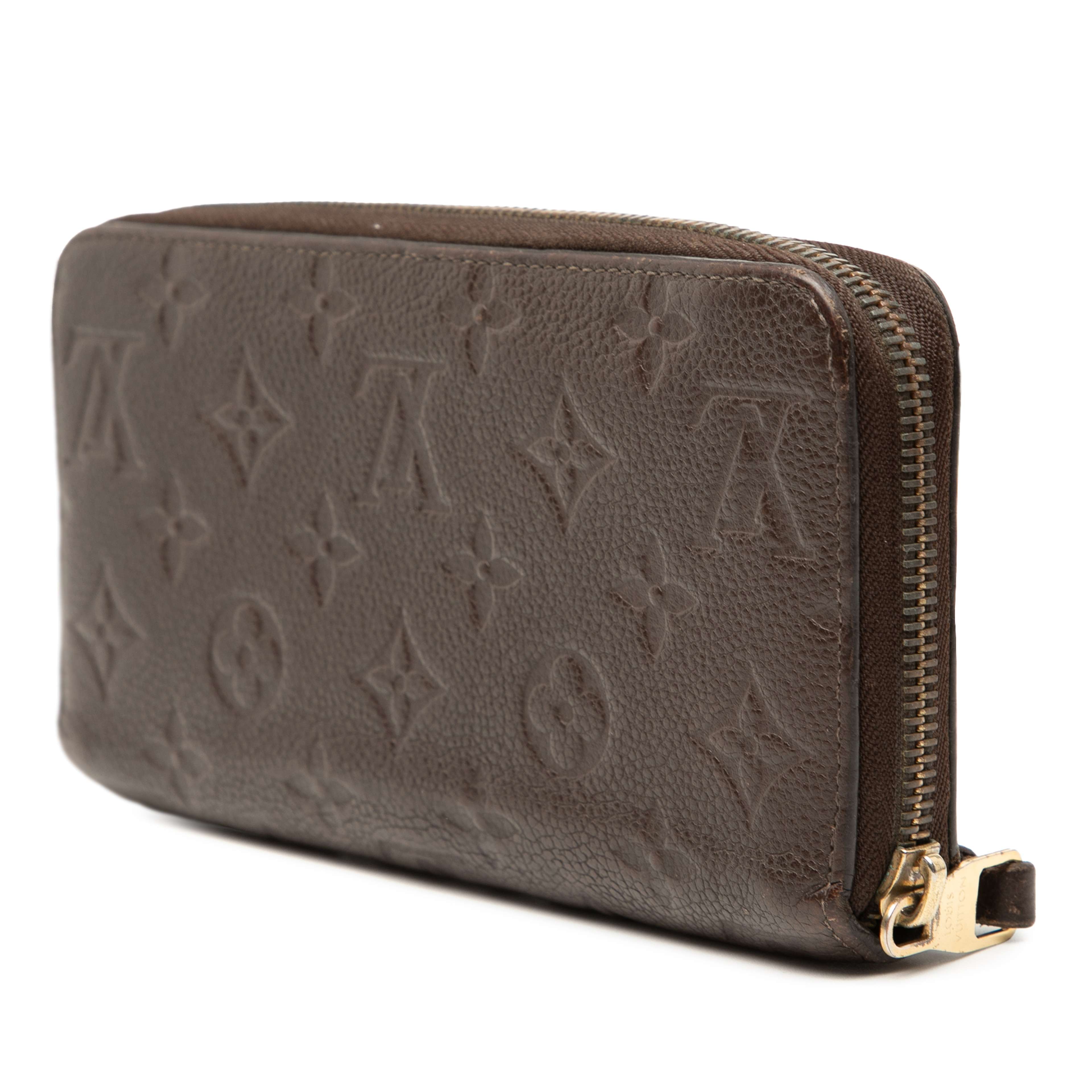 Louis Vuitton Monogram Empreinte Zippy Wallet, från Luxclusif, i färgen brun. Klicka för att öppna bilden i stort format