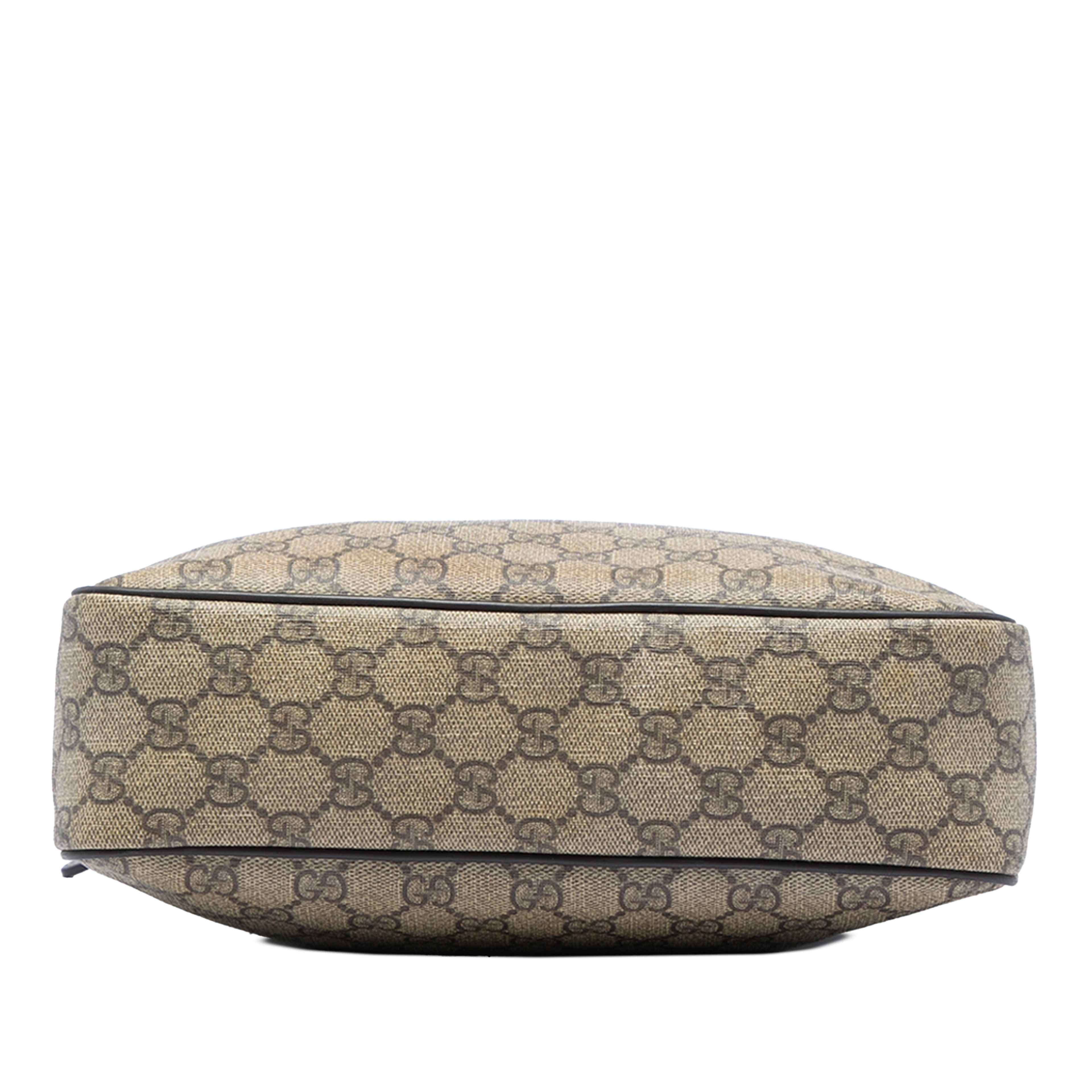 Gucci Gg Supreme Crossbody, från Luxclusif, i färgen beige. Klicka för att öppna bilden i stort format