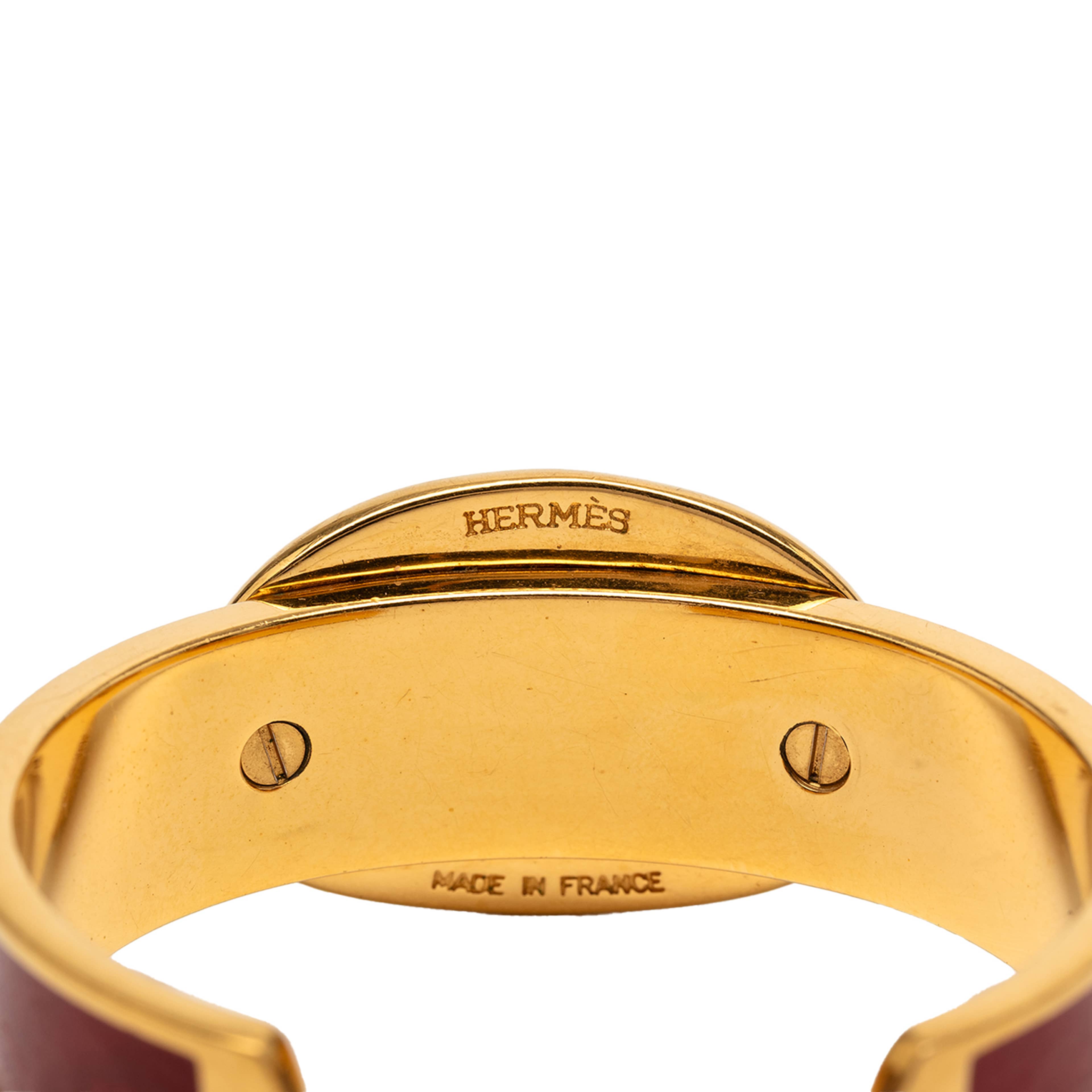 Hermès Gold Plated And Leather Chaine D Ancre Cuff Bracelet, från Luxclusif, i färgen gold. Klicka för att öppna bilden i stort format