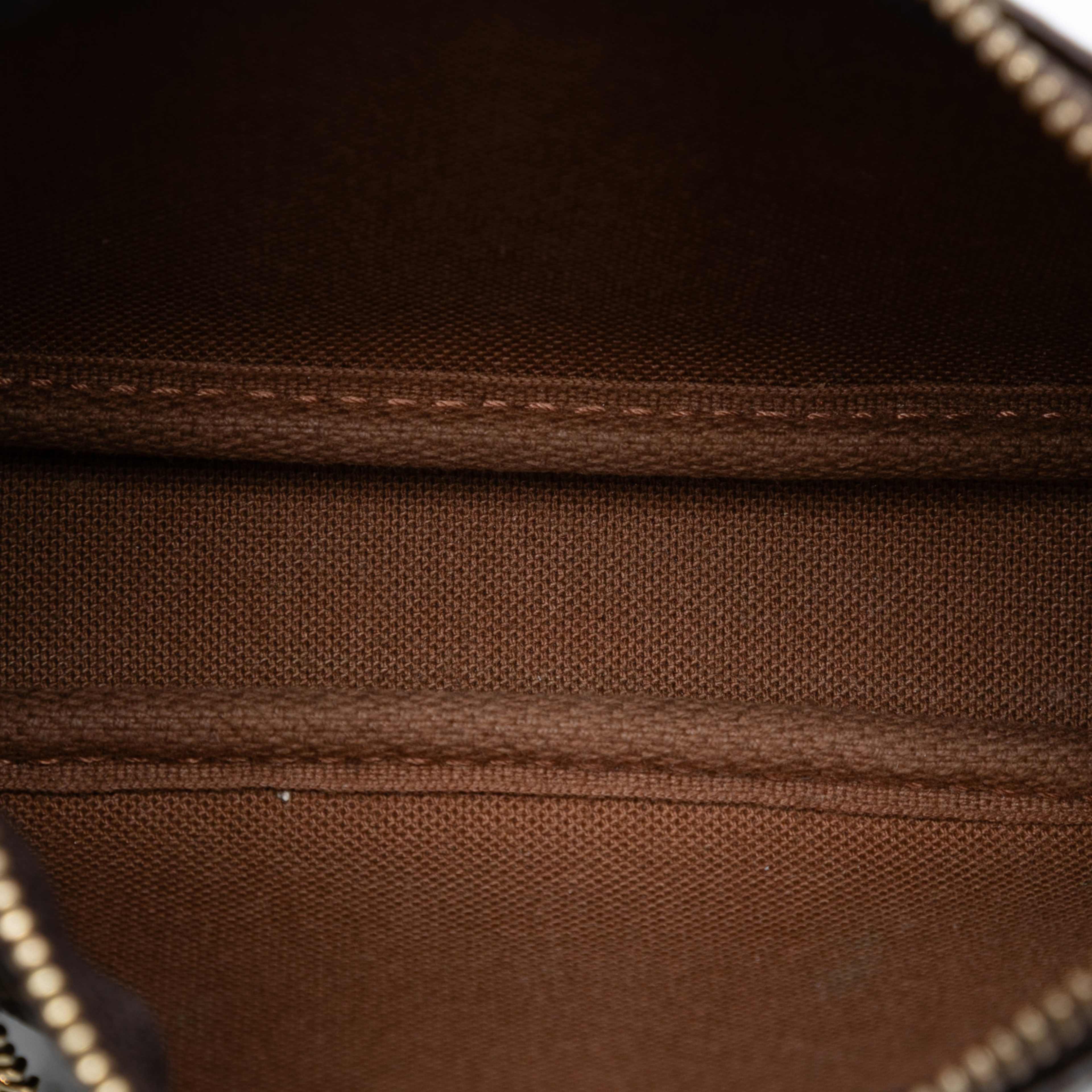 Louis Vuitton Monogram Mini Pochette Accessoires, från Luxclusif, i färgen brown. Klicka för att öppna bilden i stort format