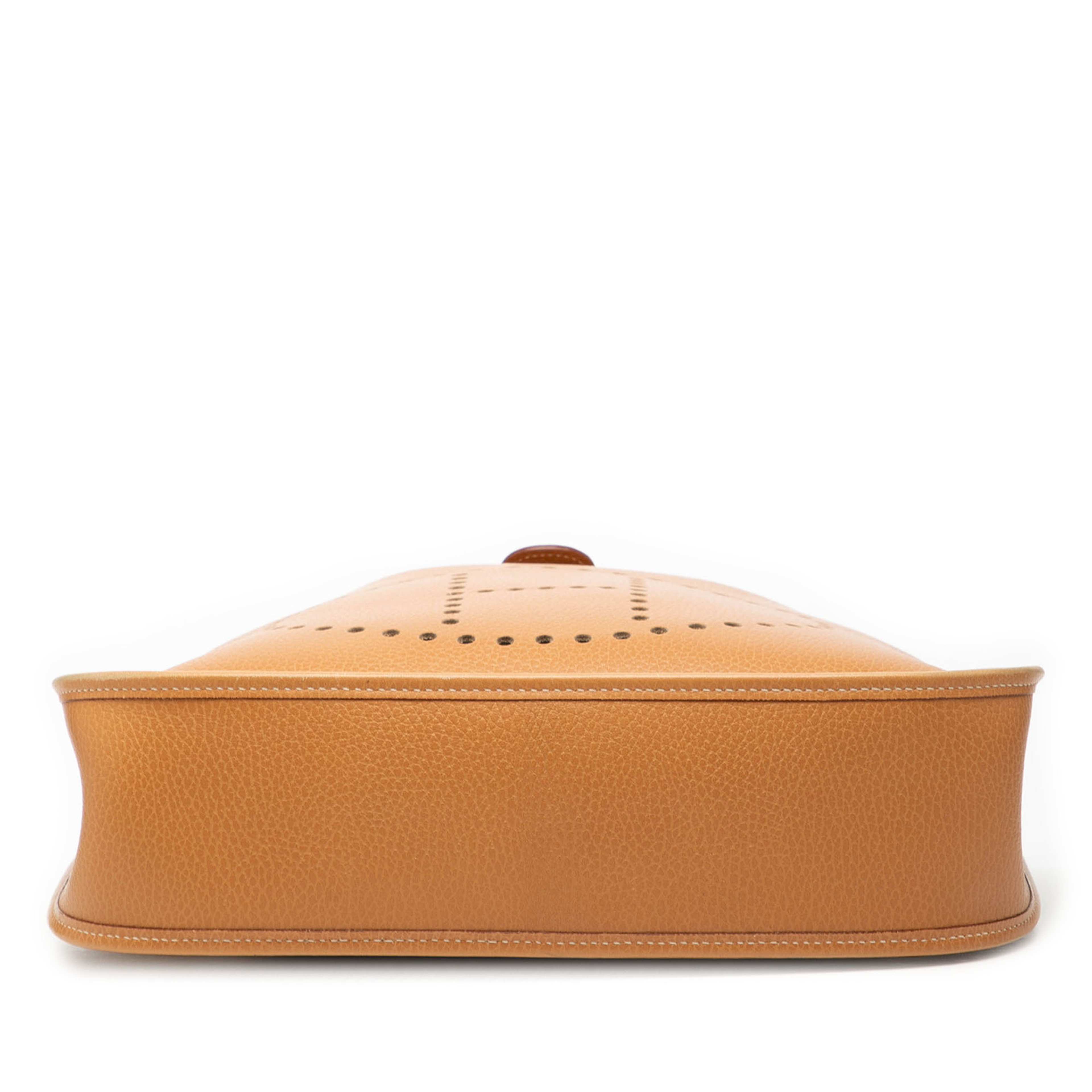 Hermès Ardennes Evelyne Gm, från Luxclusif, i färgen brown. Klicka för att öppna bilden i stort format