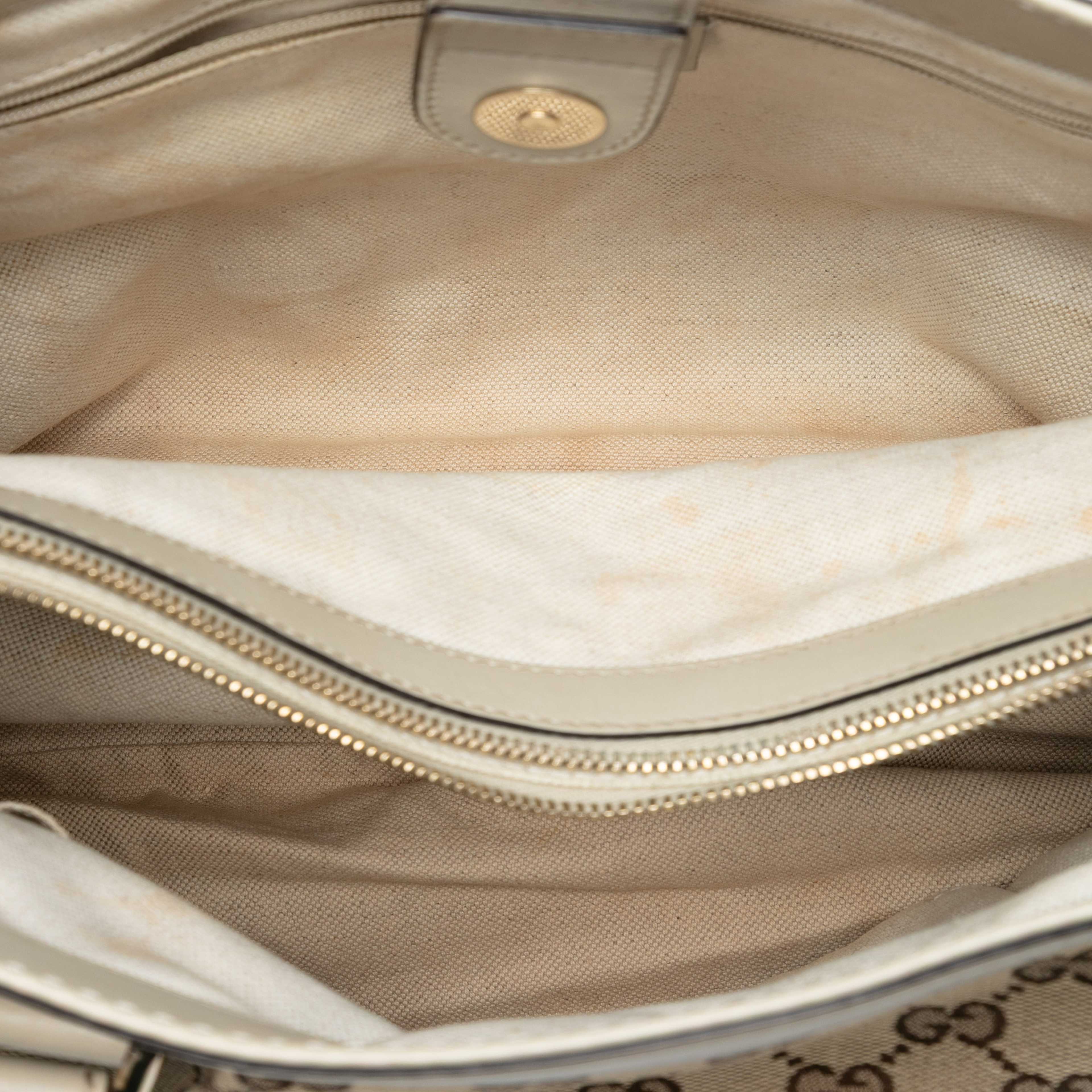 Gucci Gg Canvas Sukey Tote, från Luxclusif, i färgen light brown. Klicka för att öppna bilden i stort format