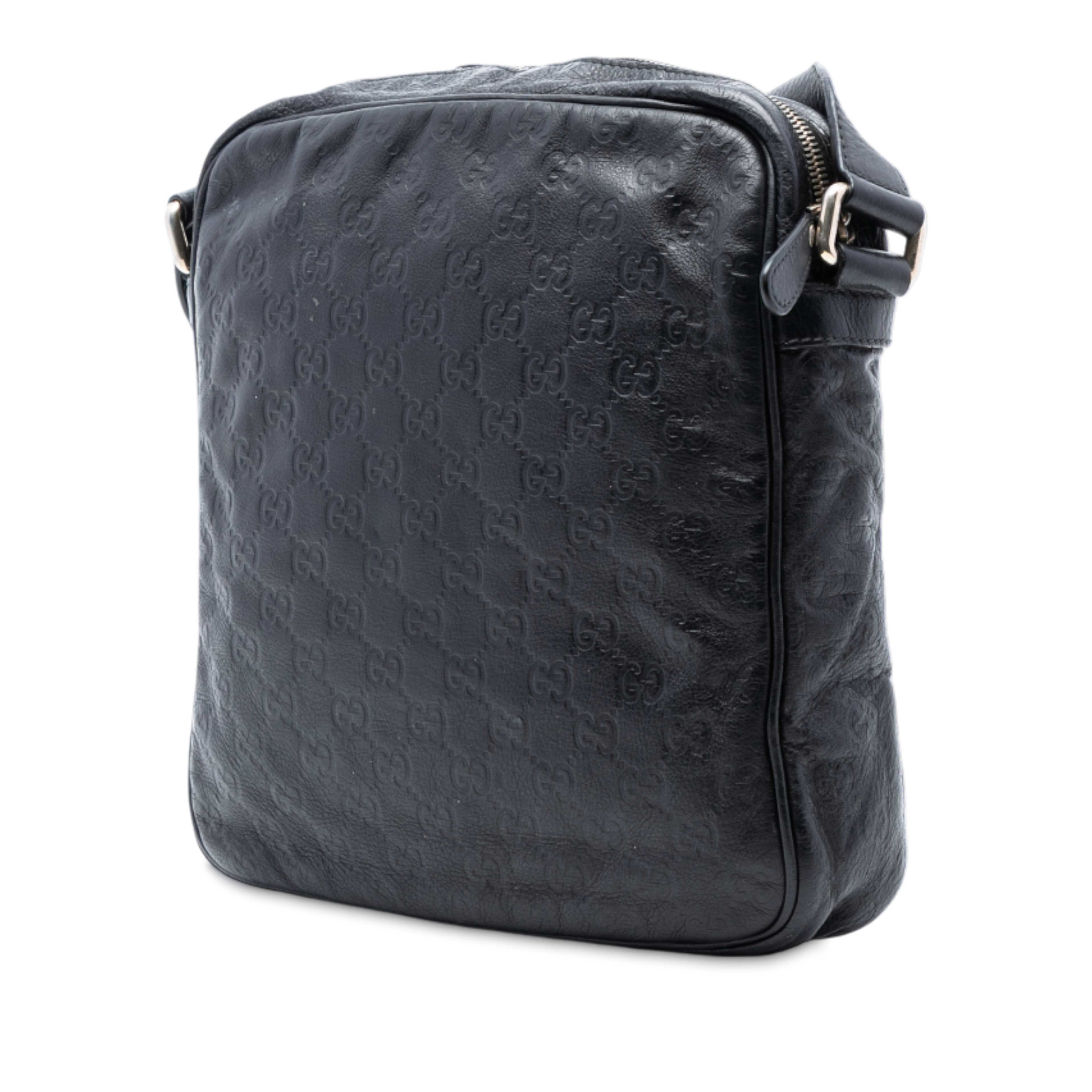 Gucci Guccissima Crossbody, från Luxclusif, i färgen black. Klicka för att öppna bilden i stort format