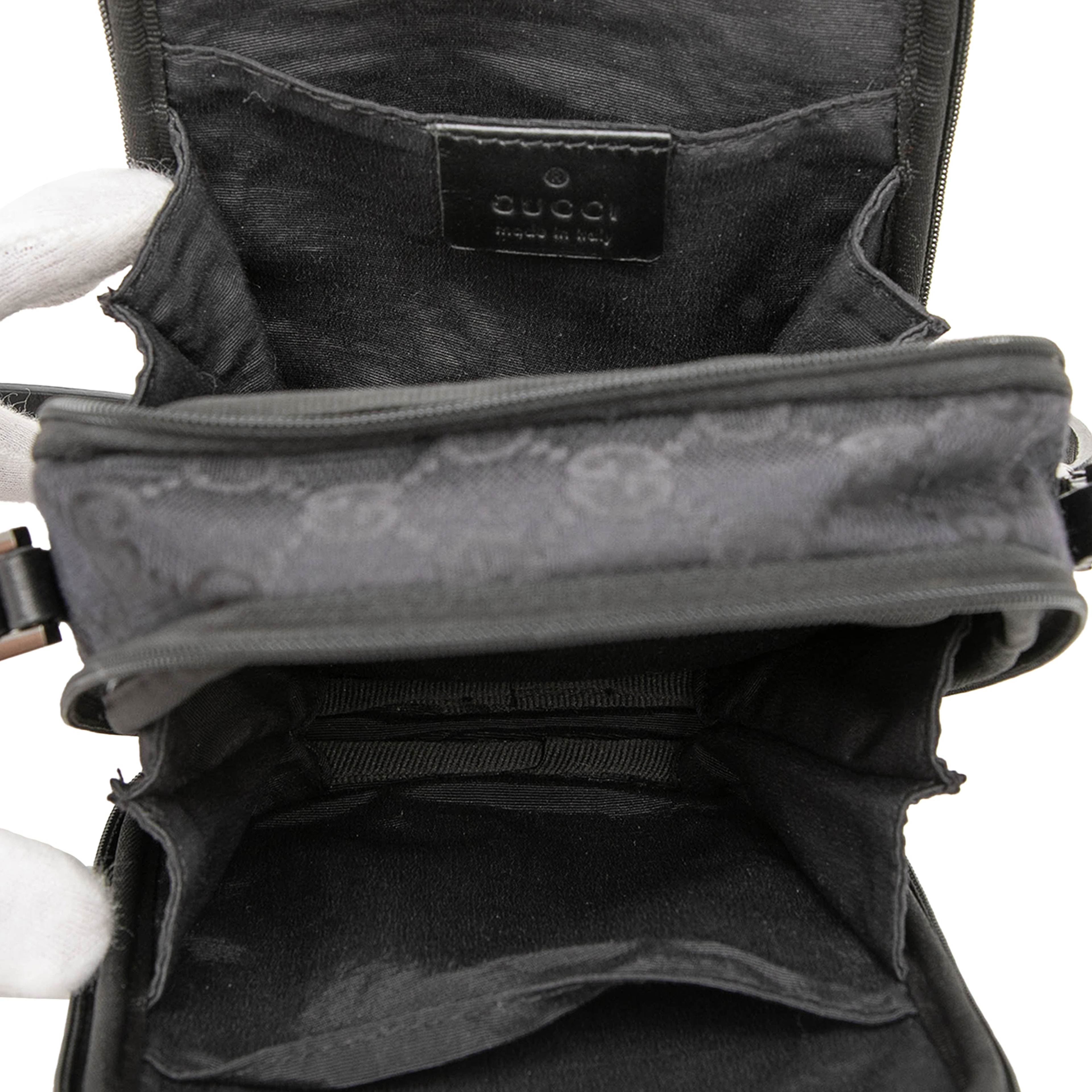 Gucci Gg Canvas Double Zip Accessory Pouch, från Luxclusif, i färgen black. Klicka för att öppna bilden i stort format