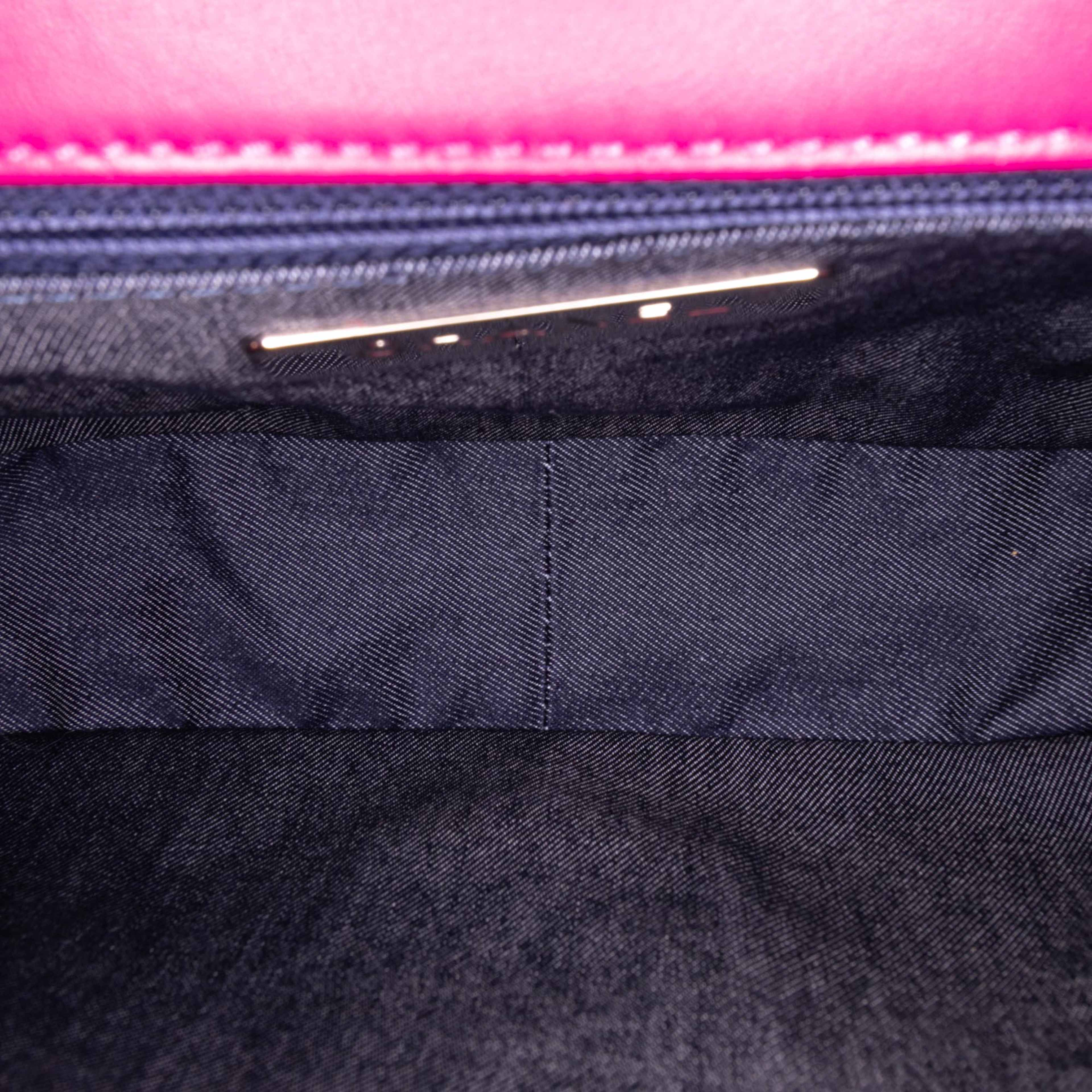 Chanel Lambskin Cc Mania Flap, från Luxclusif, i färgen hot pink. Klicka för att öppna bilden i stort format