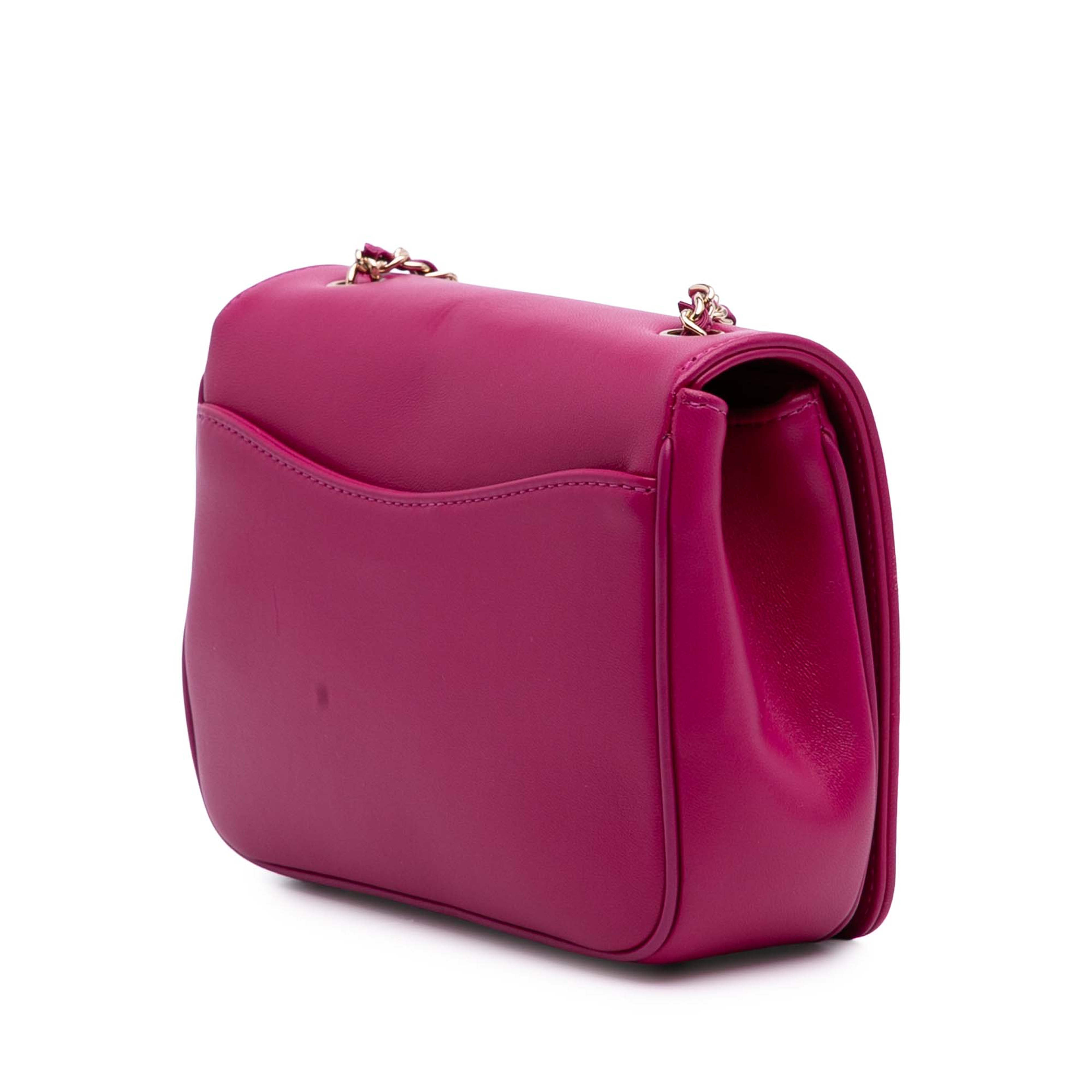 Chanel Lambskin Cc Mania Flap, från Luxclusif, i färgen hot pink. Klicka för att öppna bilden i stort format