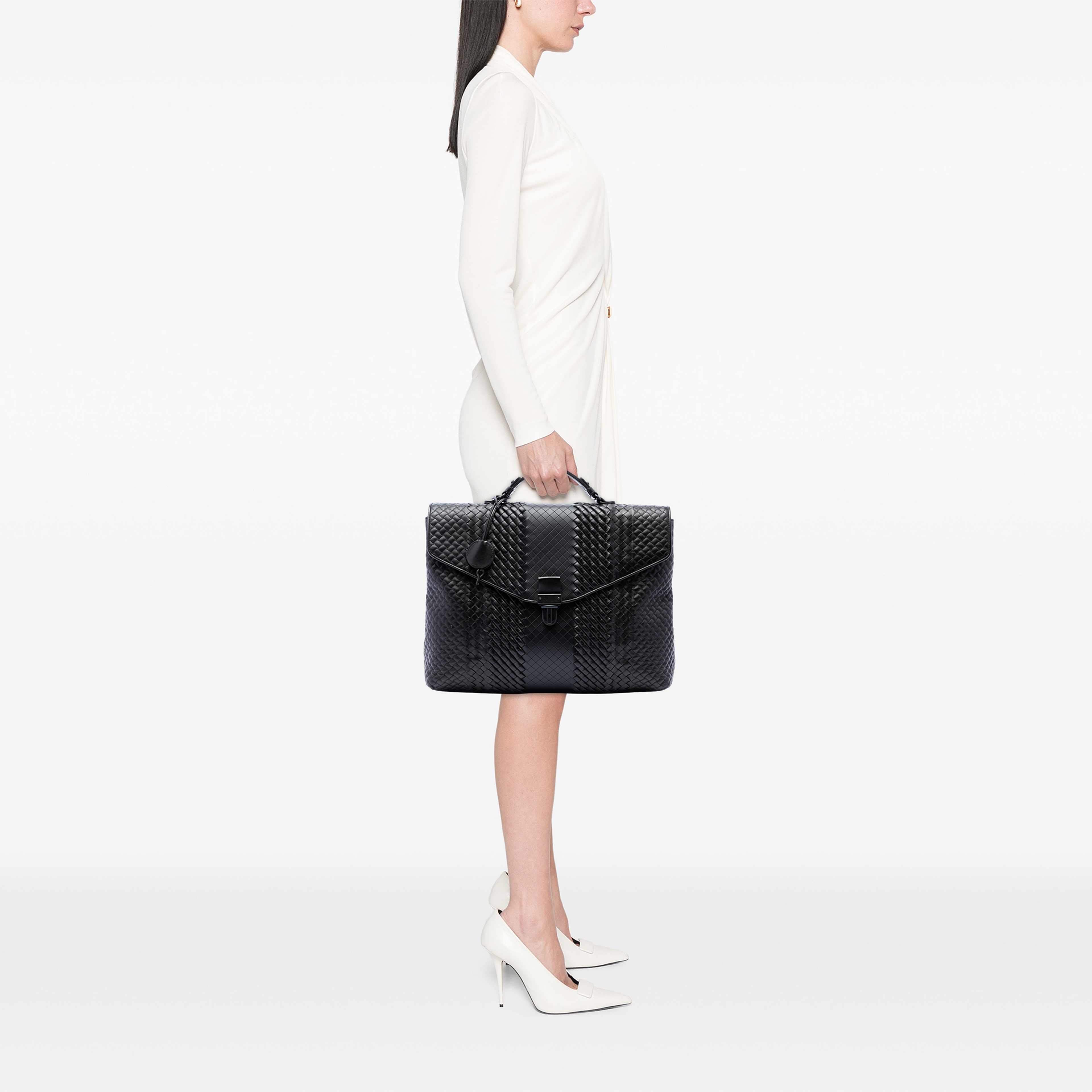 Bottega Veneta Nappa Intrecciato Briefcase, från Luxclusif, i färgen svart. Klicka för att öppna bilden i stort format