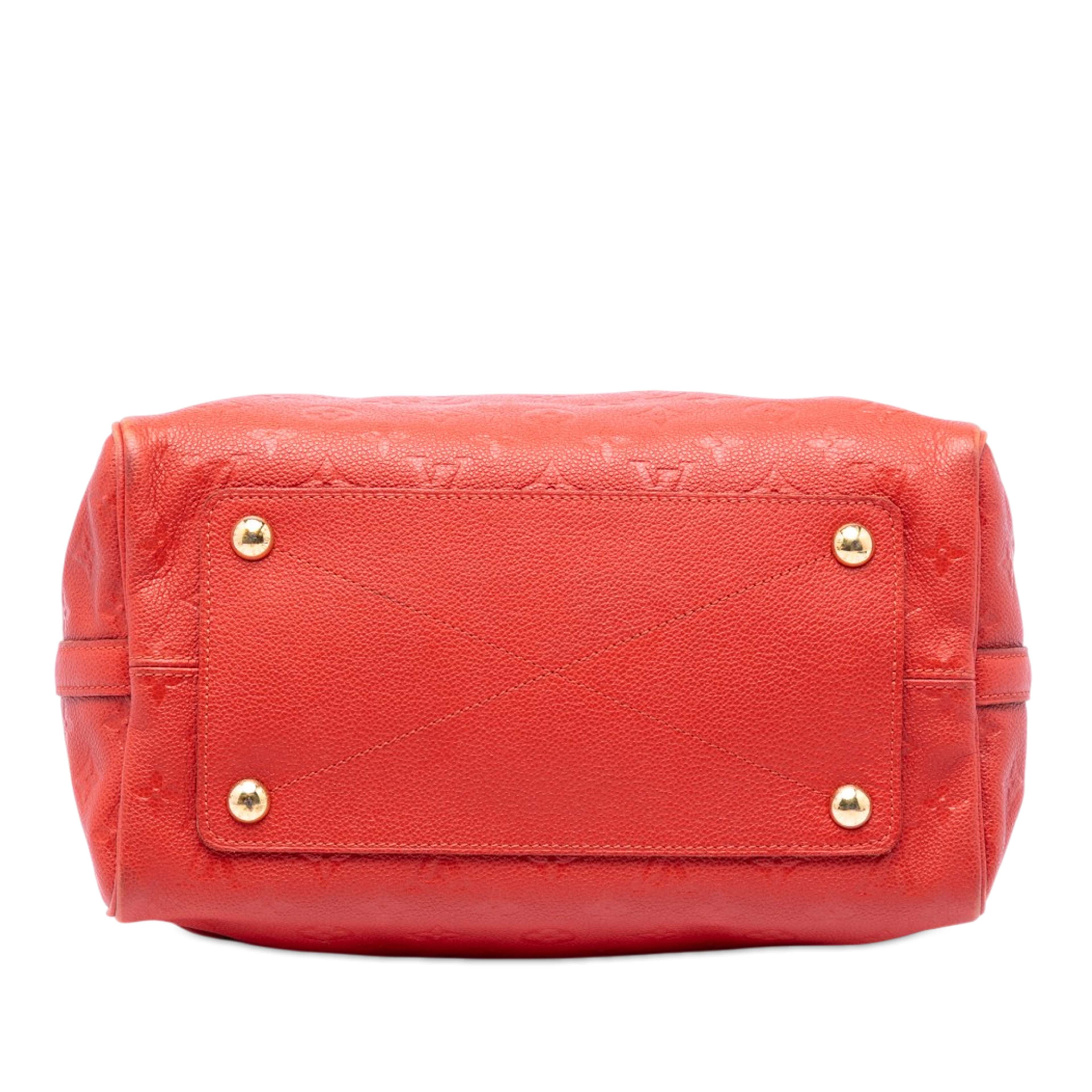 Louis Vuitton Monogram Empreinte Speedy Bandouliere 30, från Luxclusif, i färgen red. Klicka för att öppna bilden i stort format
