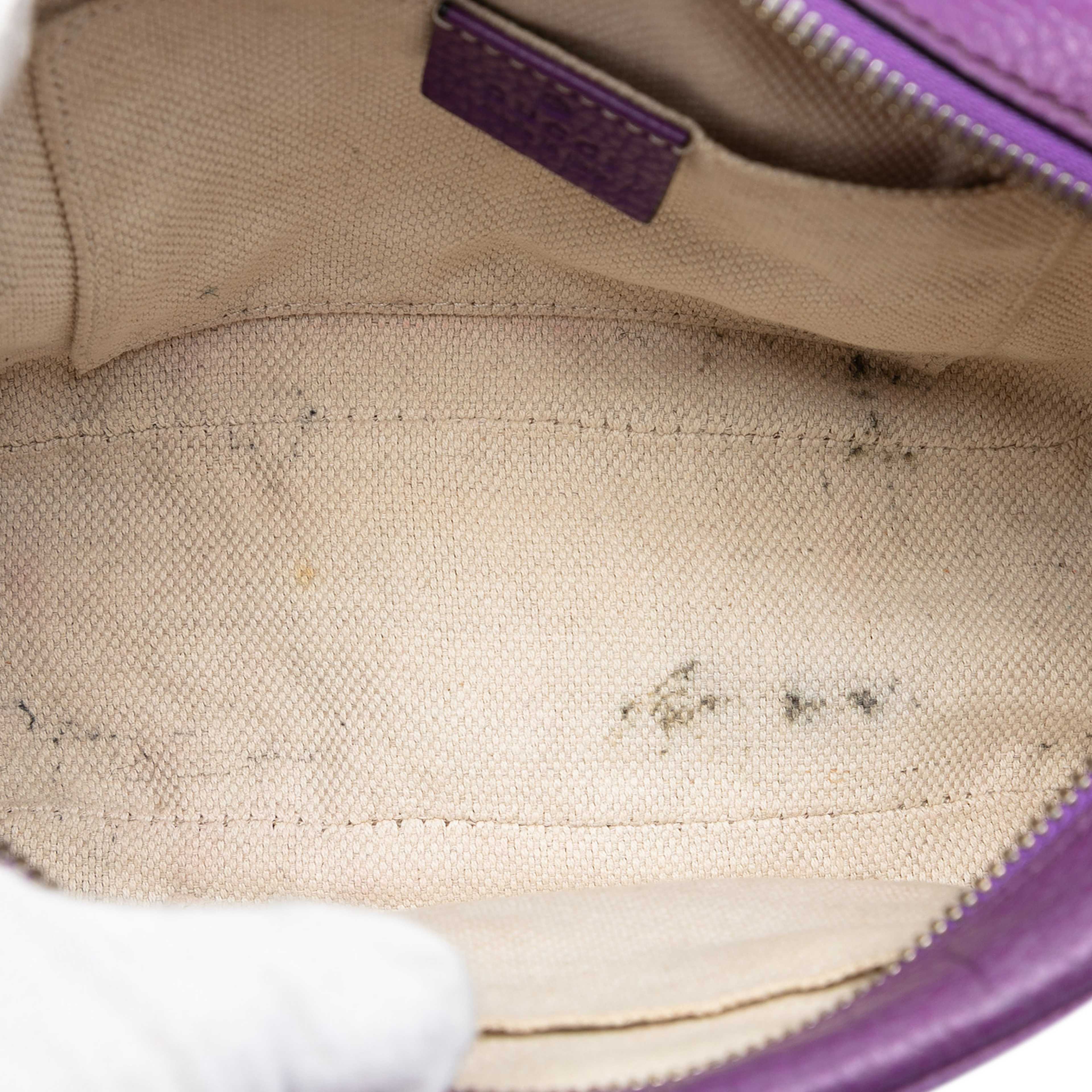 Gucci Leather Soho Disco Crossbody, från Luxclusif, i färgen dark purple. Klicka för att öppna bilden i stort format