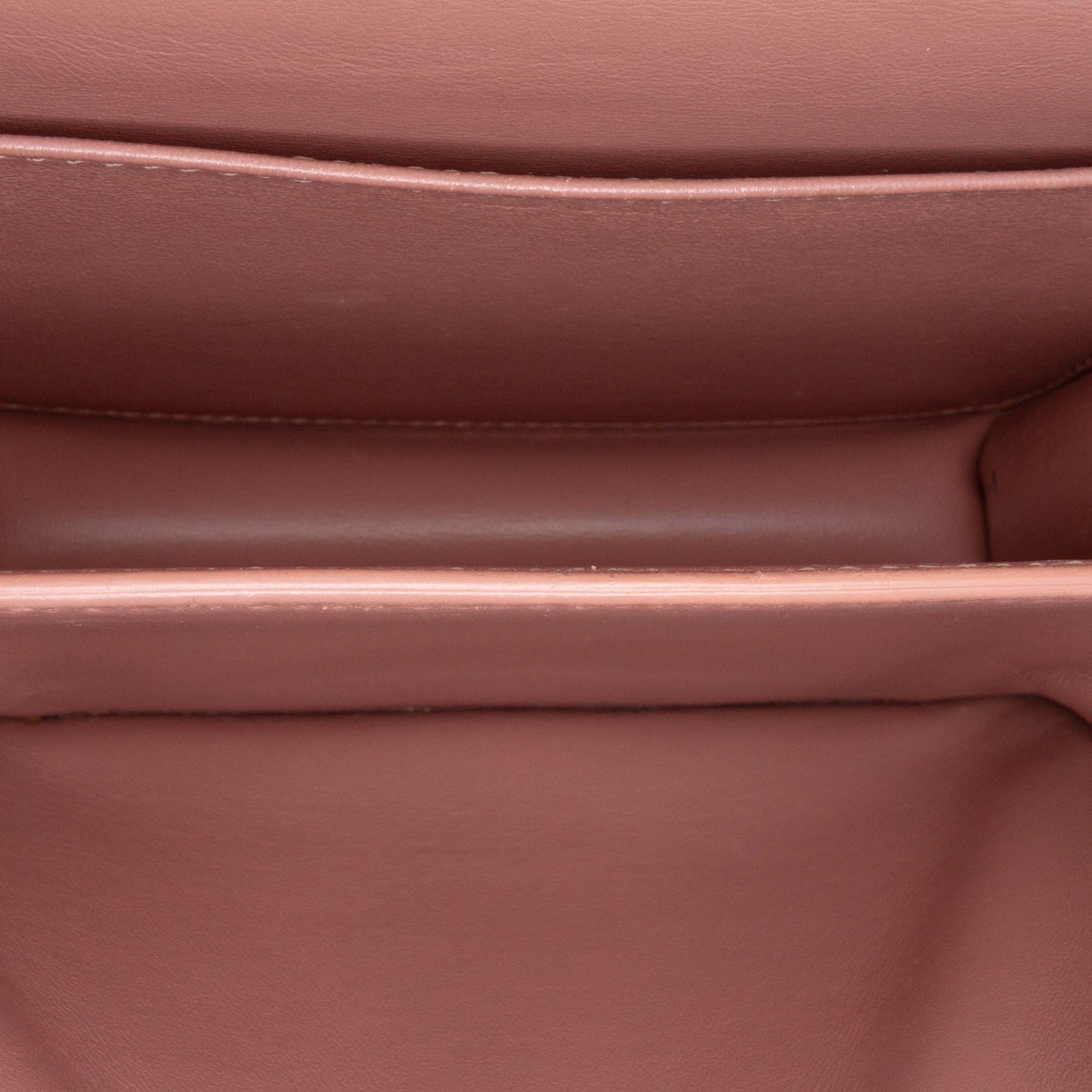 Celine Teen Calfskin Classic Box, från Luxclusif, i färgen rose gold. Klicka för att öppna bilden i stort format