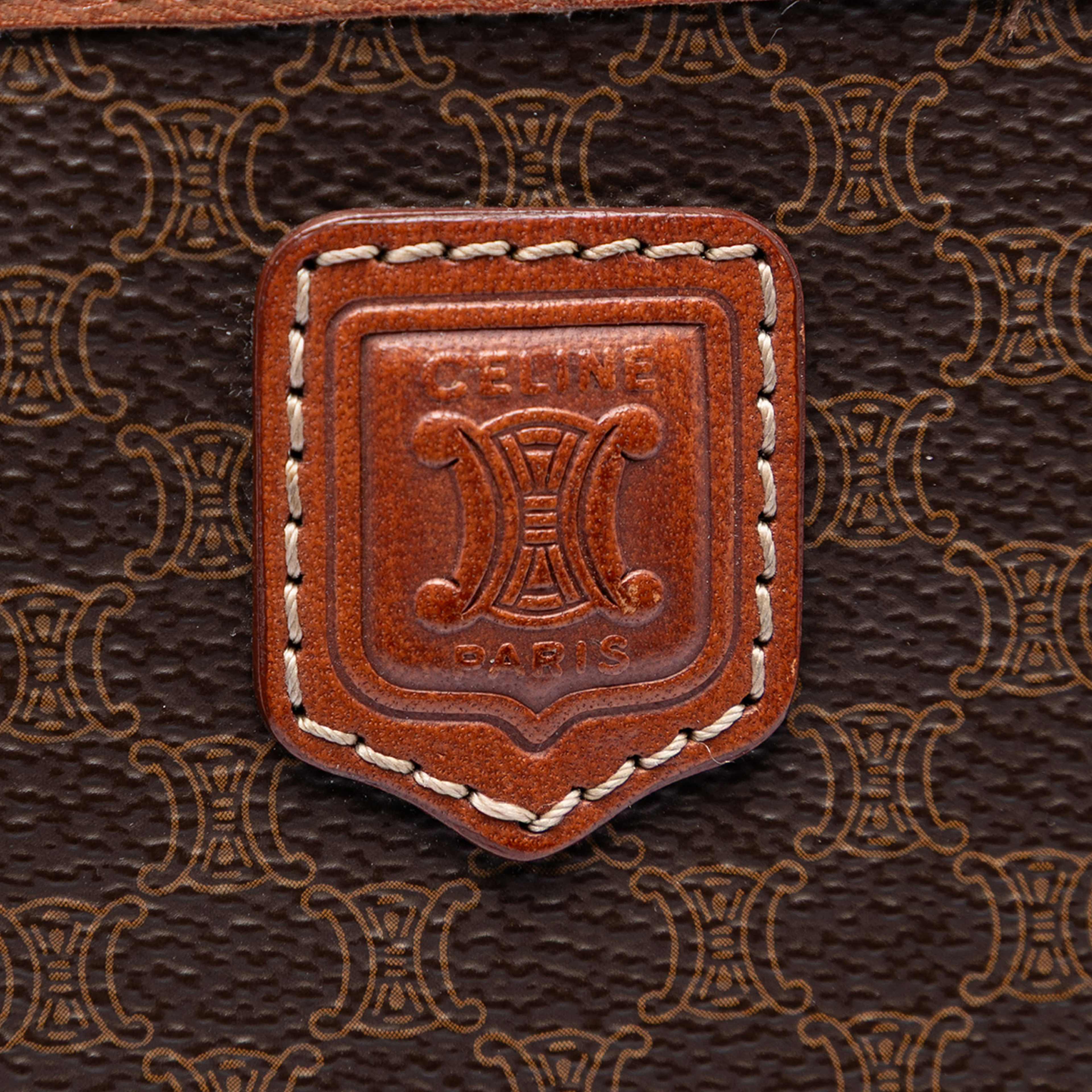 Celine Macadam Coated Canvas Vanity Bag, från Luxclusif, i färgen brown. Klicka för att öppna bilden i stort format