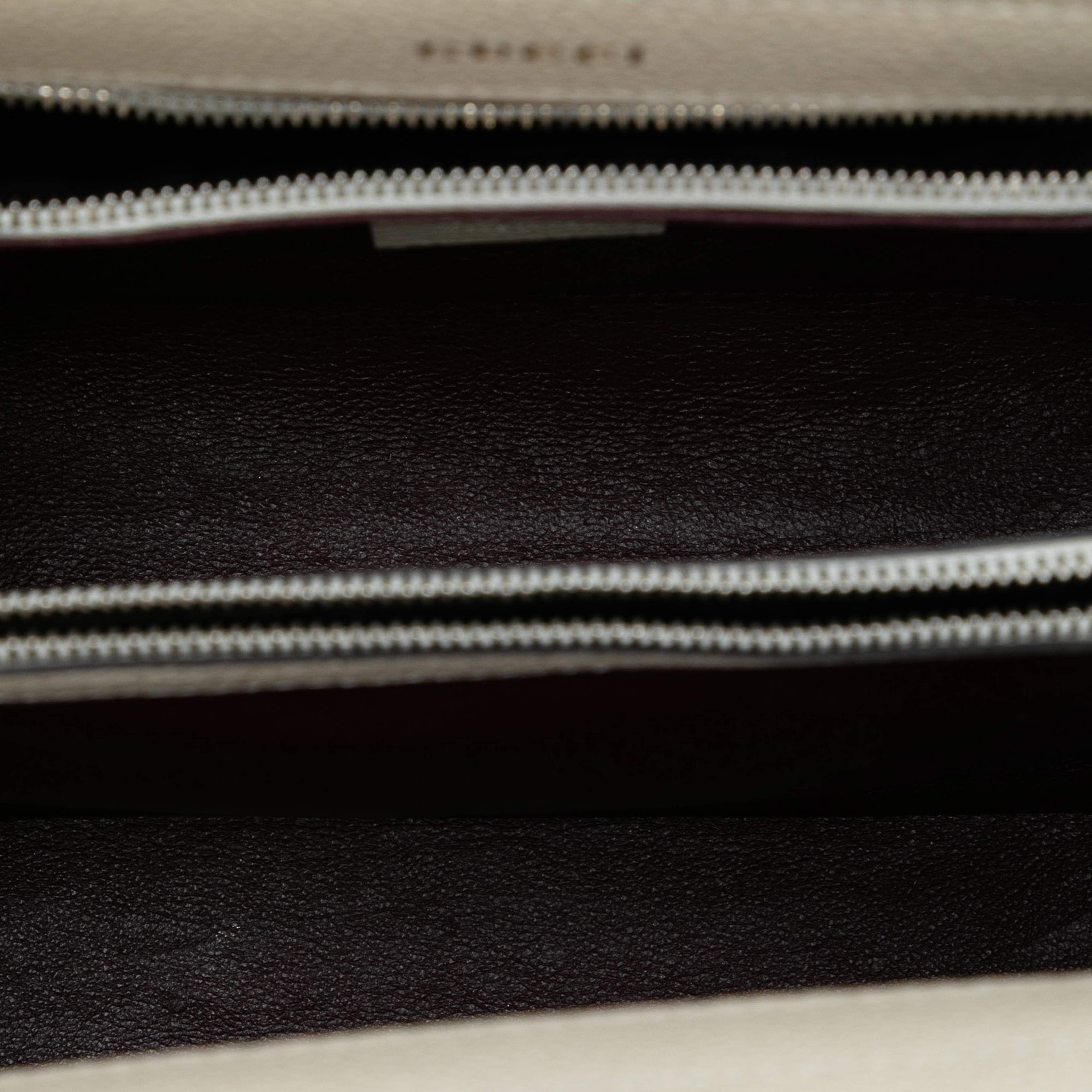 Gucci Small Grained Calfskin Zumi Top Handle Bag, från Luxclusif, i färgen ivory. Klicka för att öppna bilden i stort format