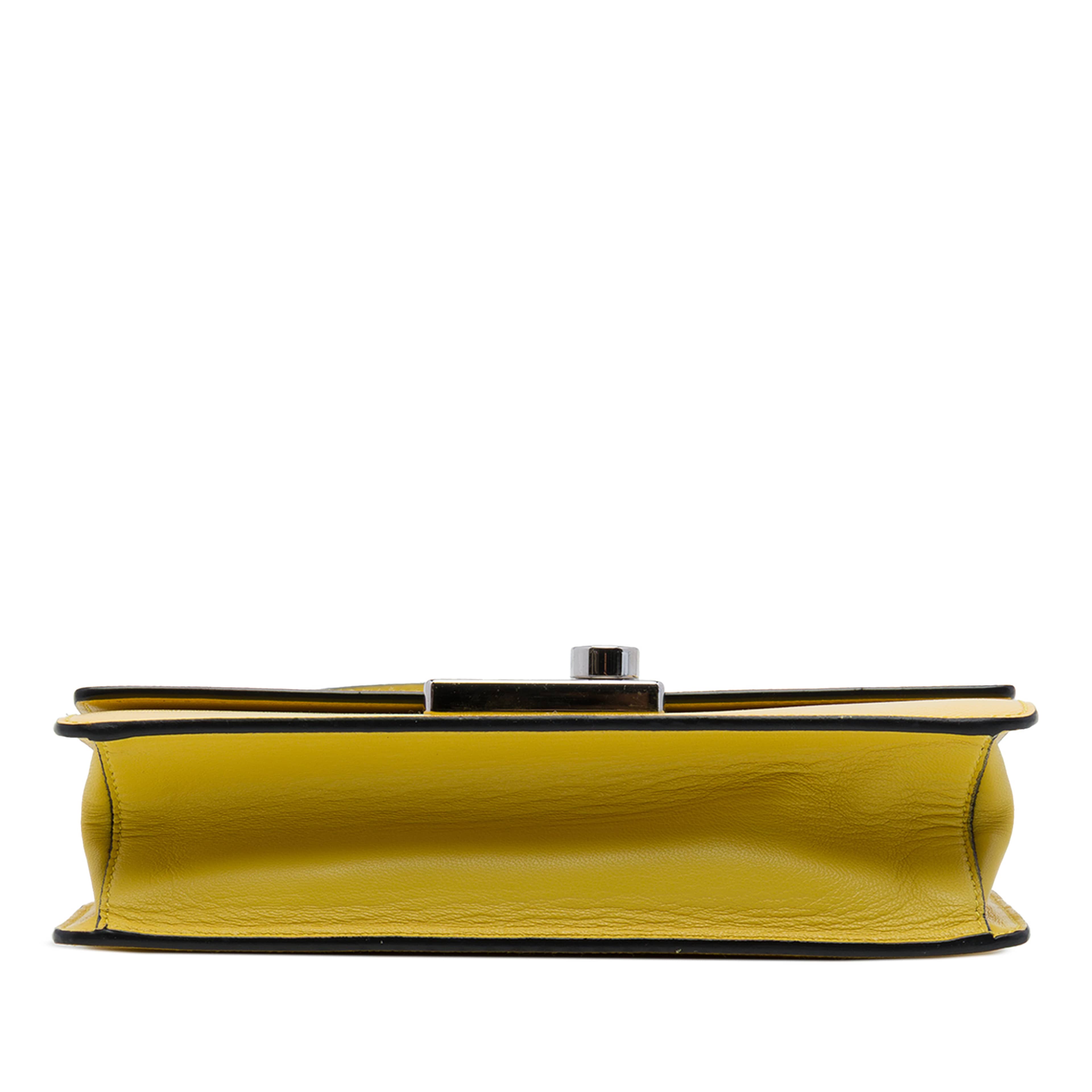 Prada Saffiano Lux Sound Lock Crossbody, från Luxclusif, i färgen gul. Klicka för att öppna bilden i stort format