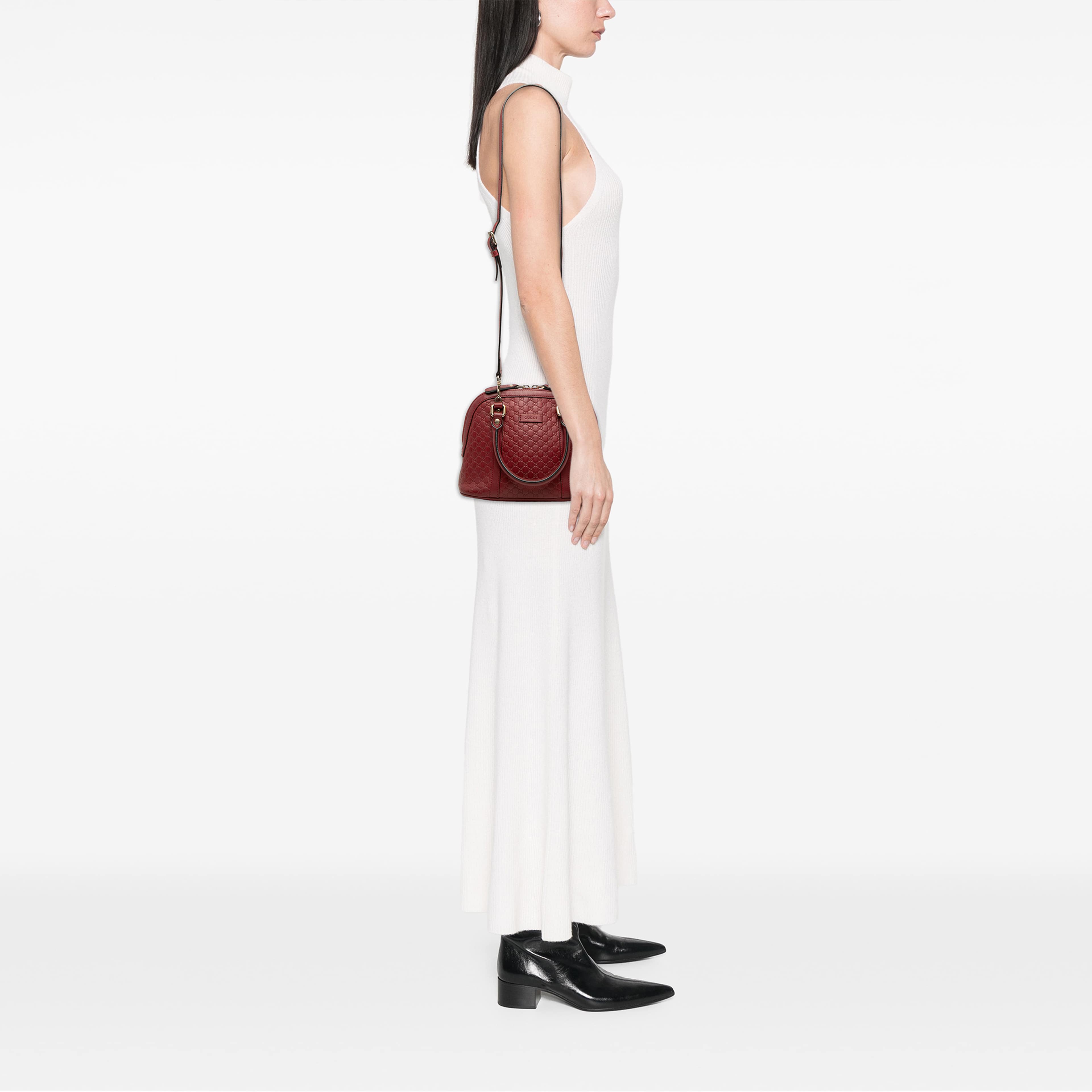 Gucci Mini Microguccissima Dome Satchel, från Luxclusif, i färgen röd. Klicka för att öppna bilden i stort format