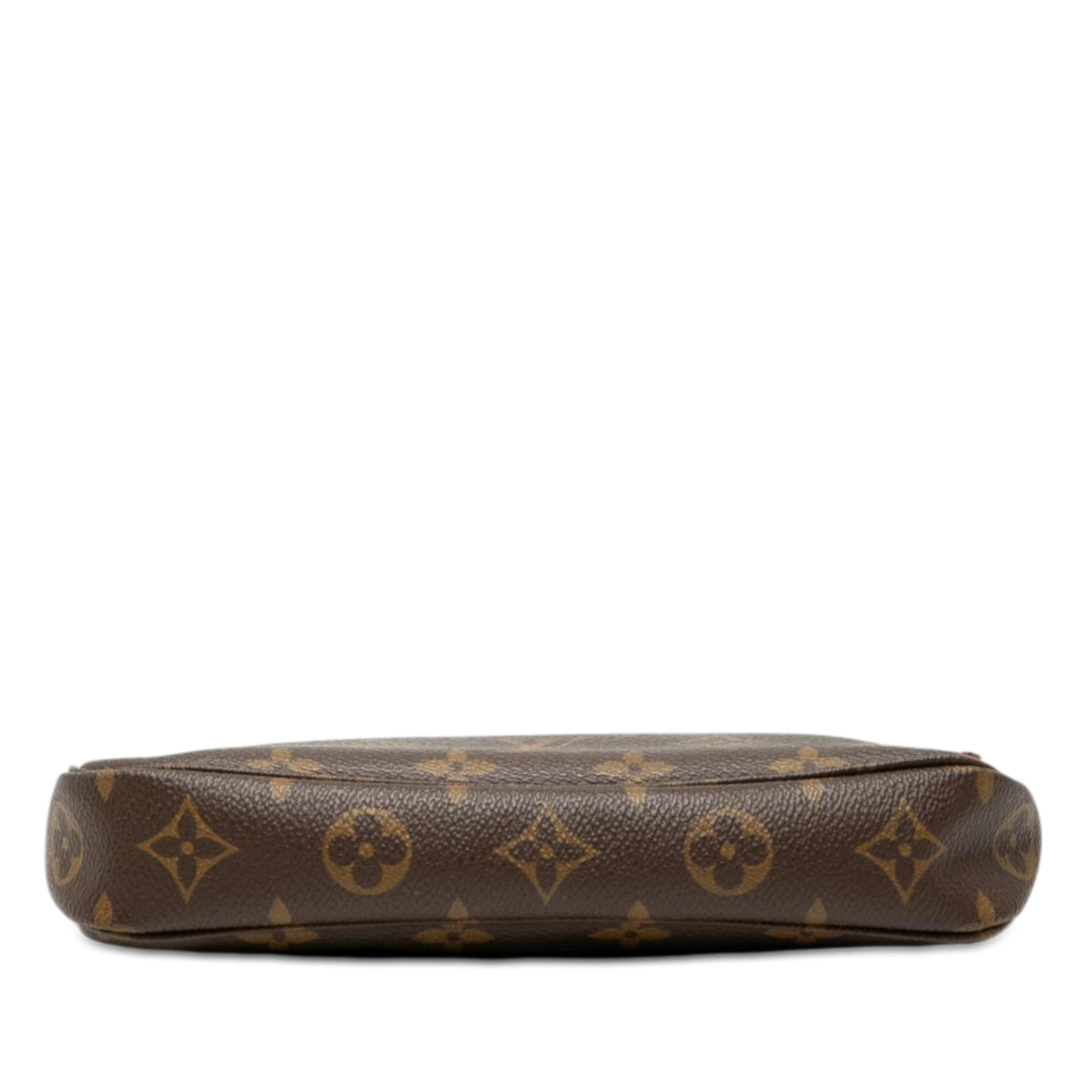 Louis Vuitton Monogram Pochette Accessoires, från Luxclusif, i färgen brun. Klicka för att öppna bilden i stort format