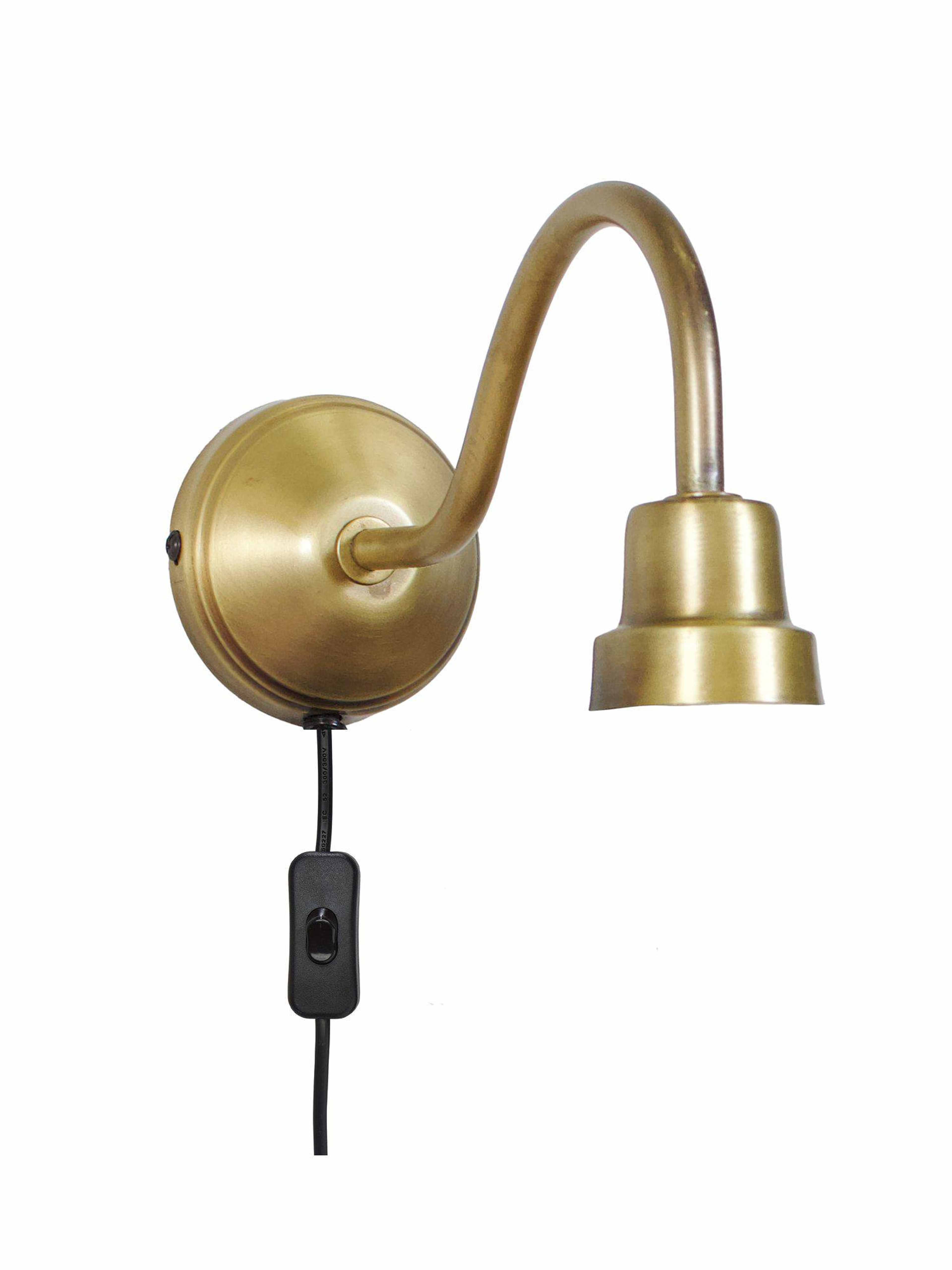 Ester Väggfäste, från PR Home, i färgen mässing. Klicka för att öppna bilden i stort format