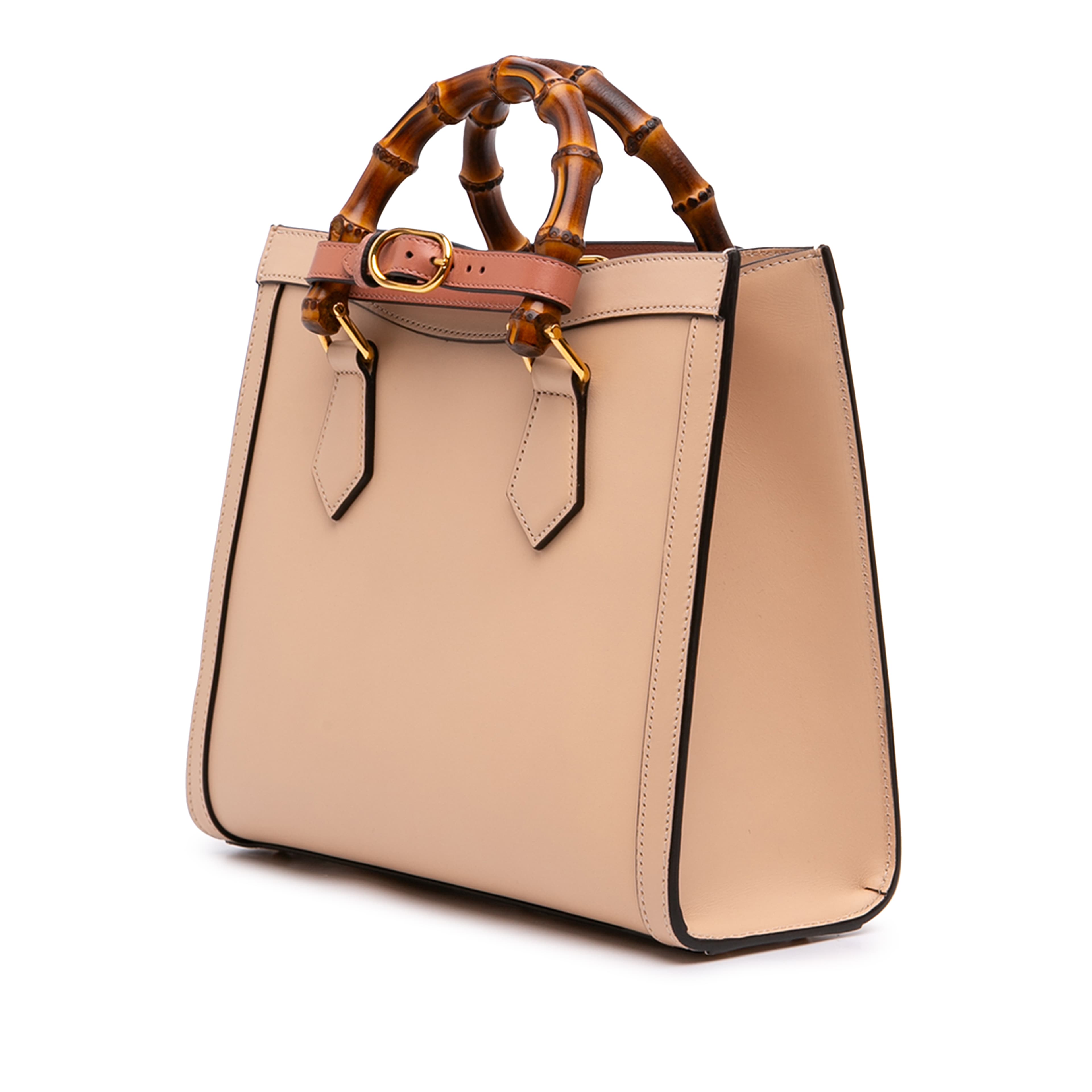 Gucci Medium Calfskin Bamboo Diana Satchel, från Luxclusif, i färgen beige. Klicka för att öppna bilden i stort format