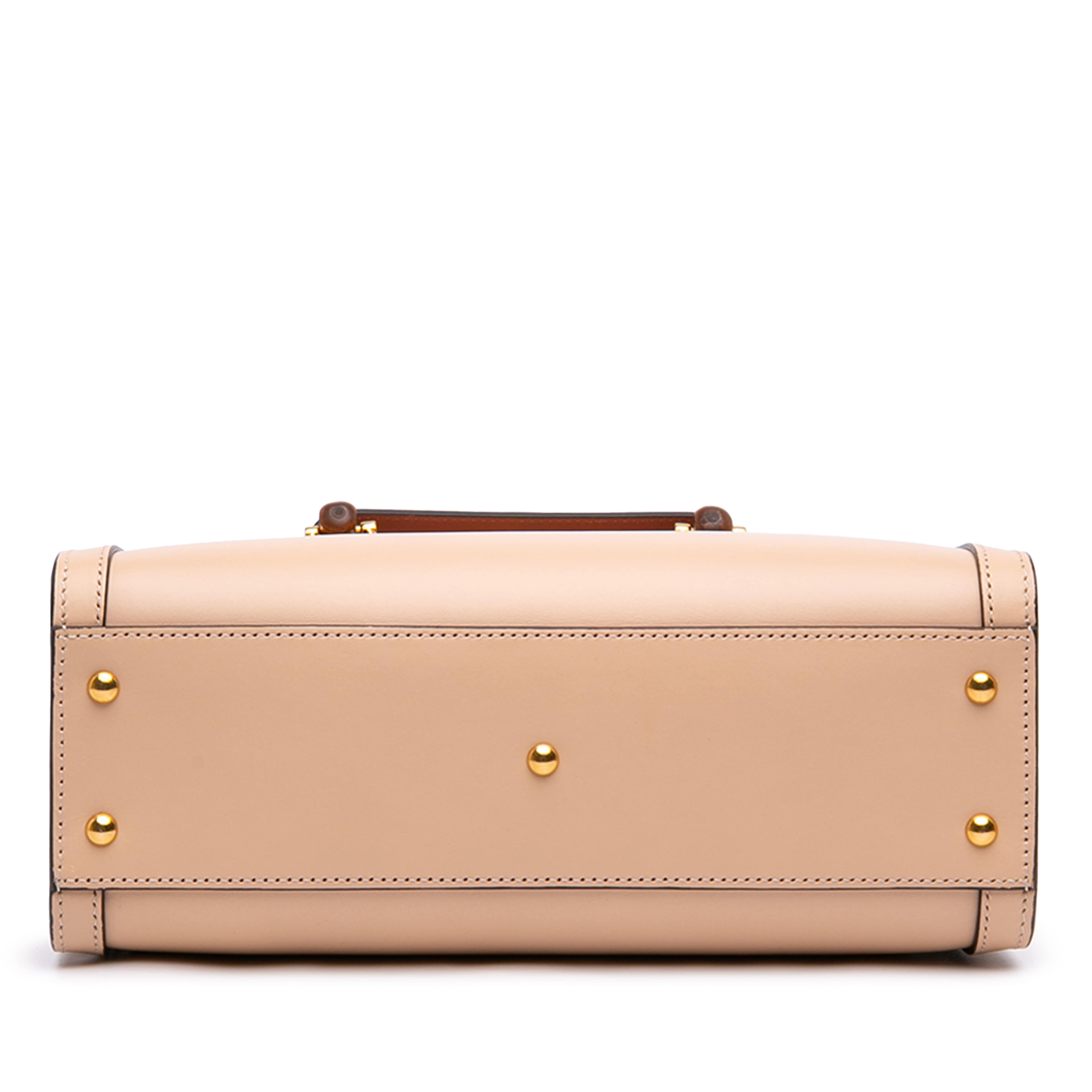Gucci Medium Calfskin Bamboo Diana Satchel, från Luxclusif, i färgen beige. Klicka för att öppna bilden i stort format