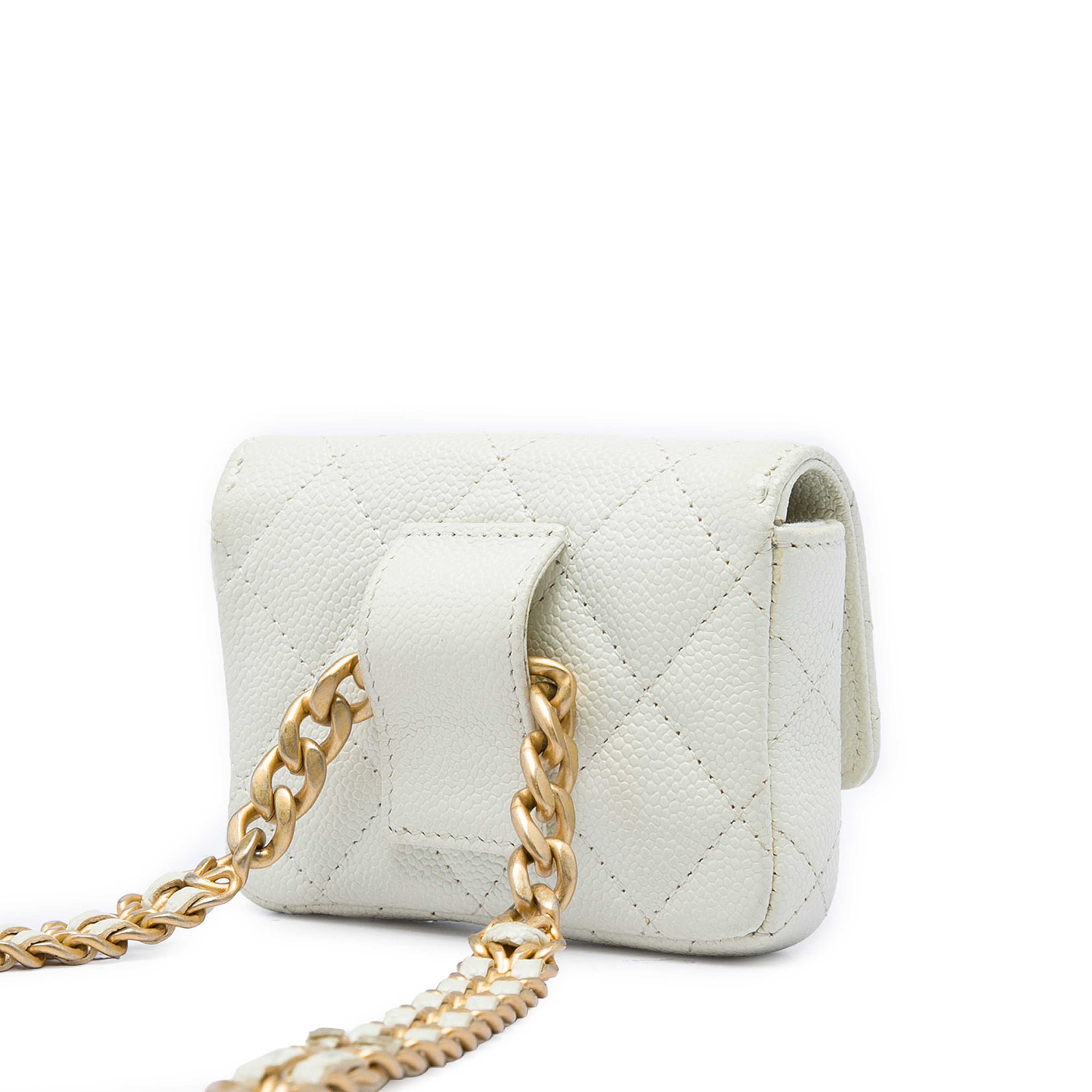 Chanel Quilted Caviar Melody Chain Belt Bag, från Luxclusif, i färgen vit. Klicka för att öppna bilden i stort format