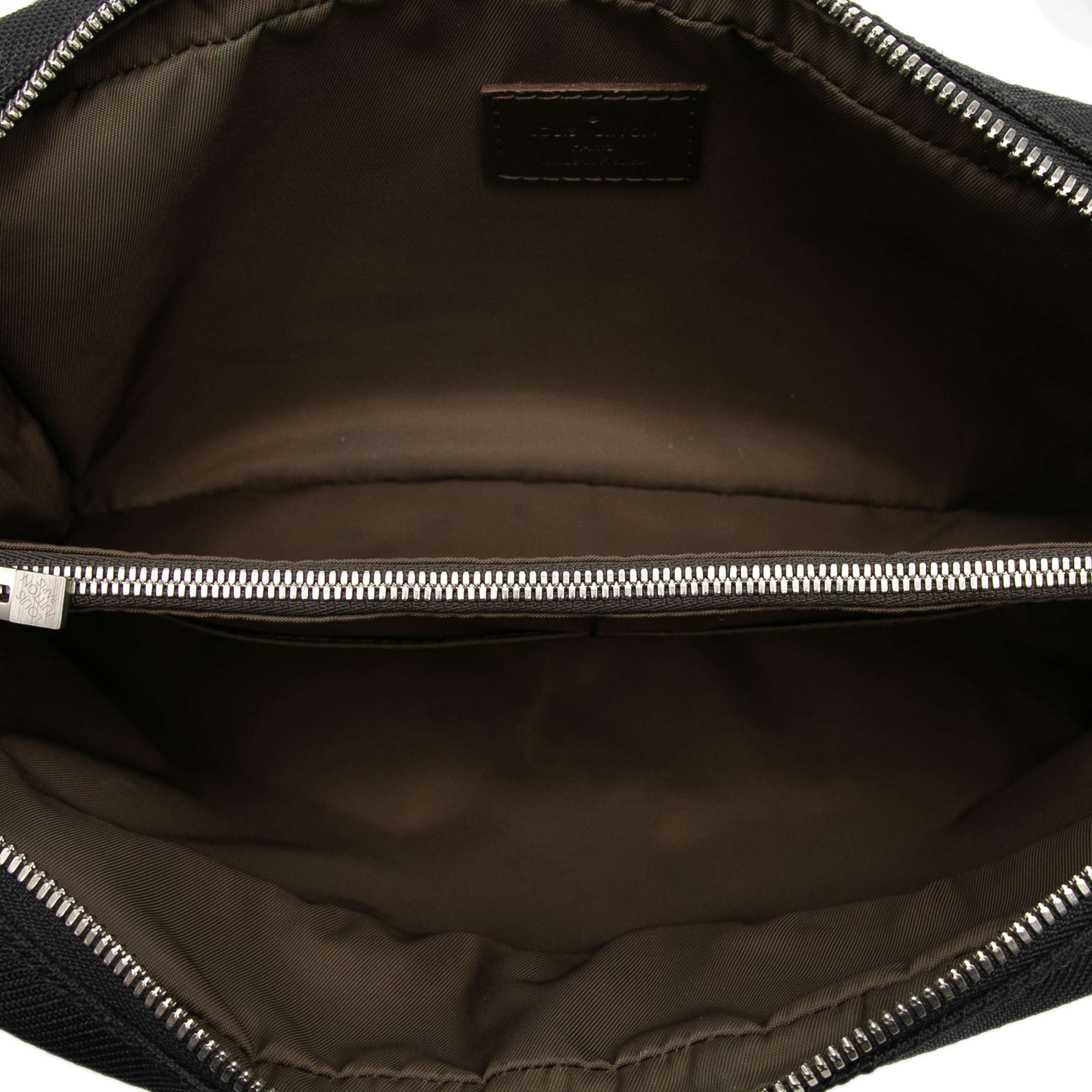 Louis Vuitton Damier Geant Acrobat, från Luxclusif, i färgen black. Klicka för att öppna bilden i stort format