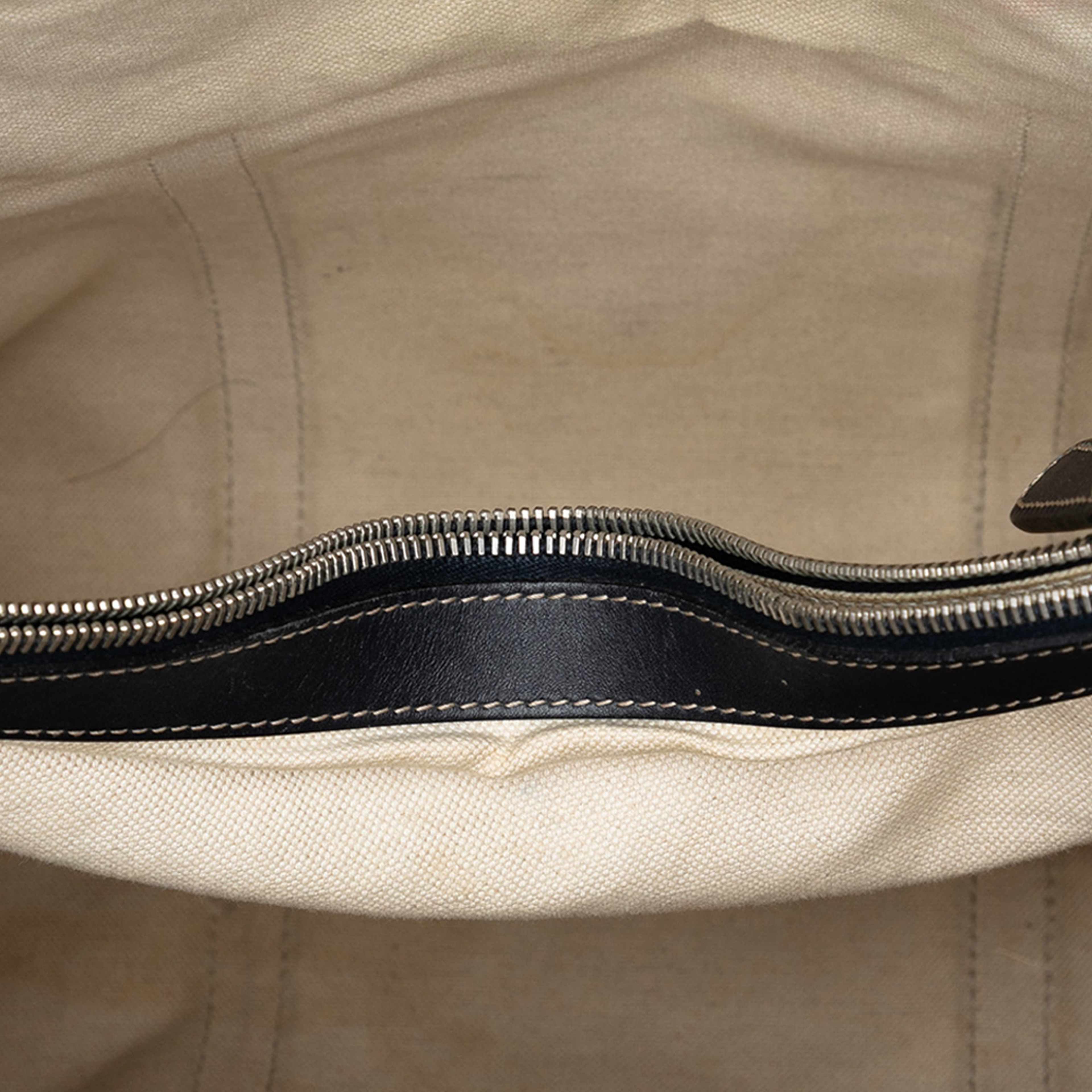 Gucci Gg Supreme Joy Vertical Tote, från Luxclusif, i färgen beige. Klicka för att öppna bilden i stort format