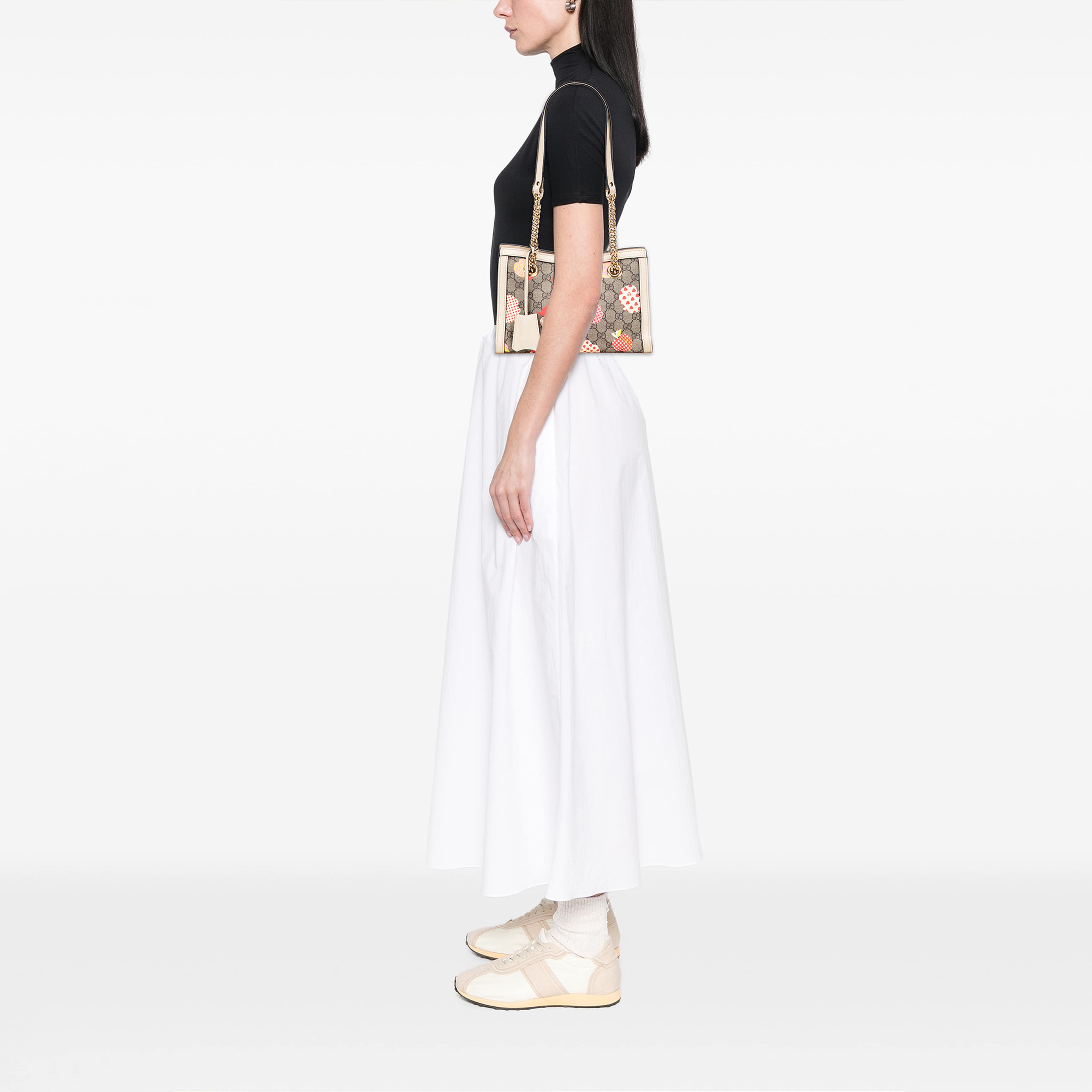Gucci Small Gg Supreme Apple Heart Padlock Tote, från Luxclusif, i färgen beige. Klicka för att öppna bilden i stort format
