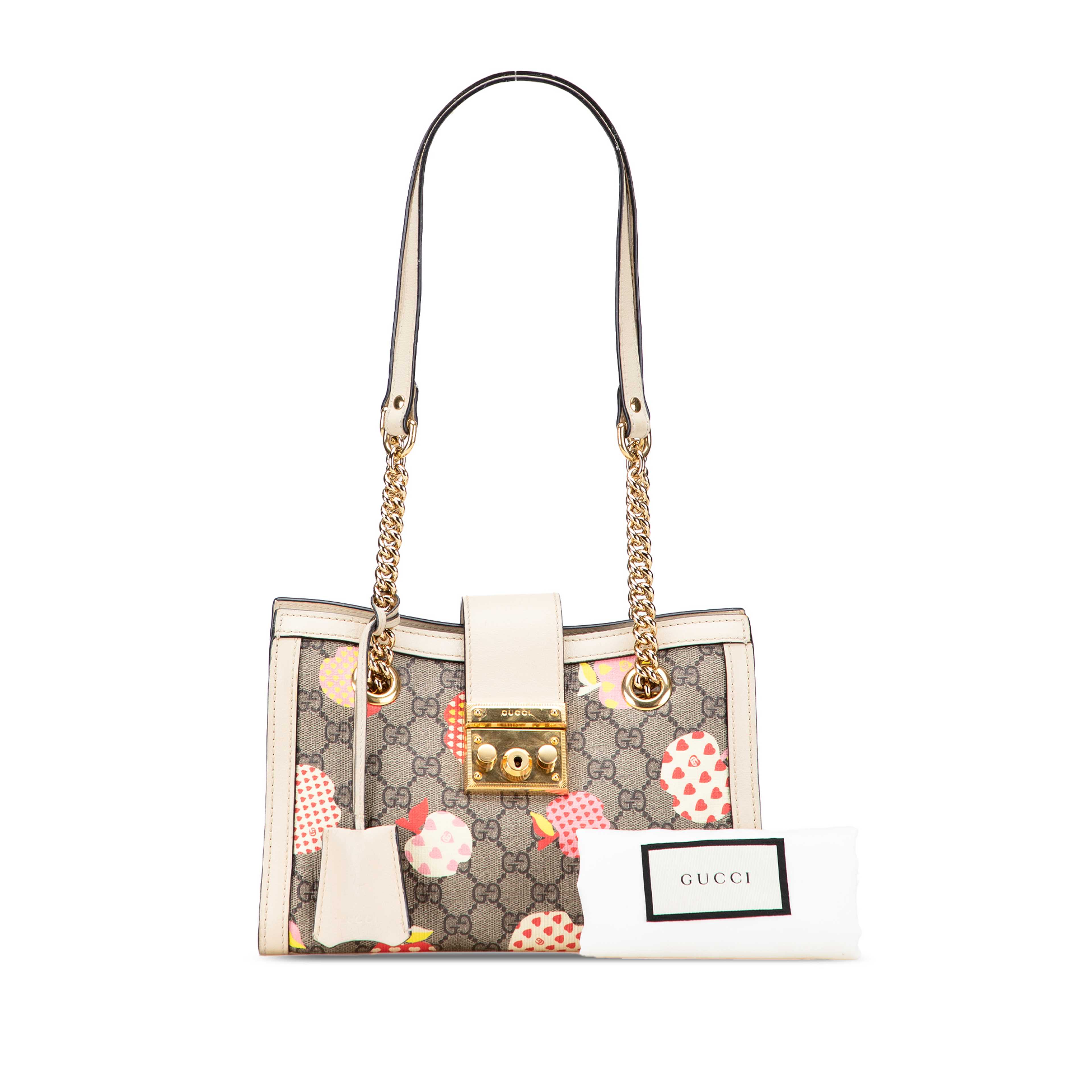 Gucci Small Gg Supreme Apple Heart Padlock Tote, från Luxclusif, i färgen beige. Klicka för att öppna bilden i stort format