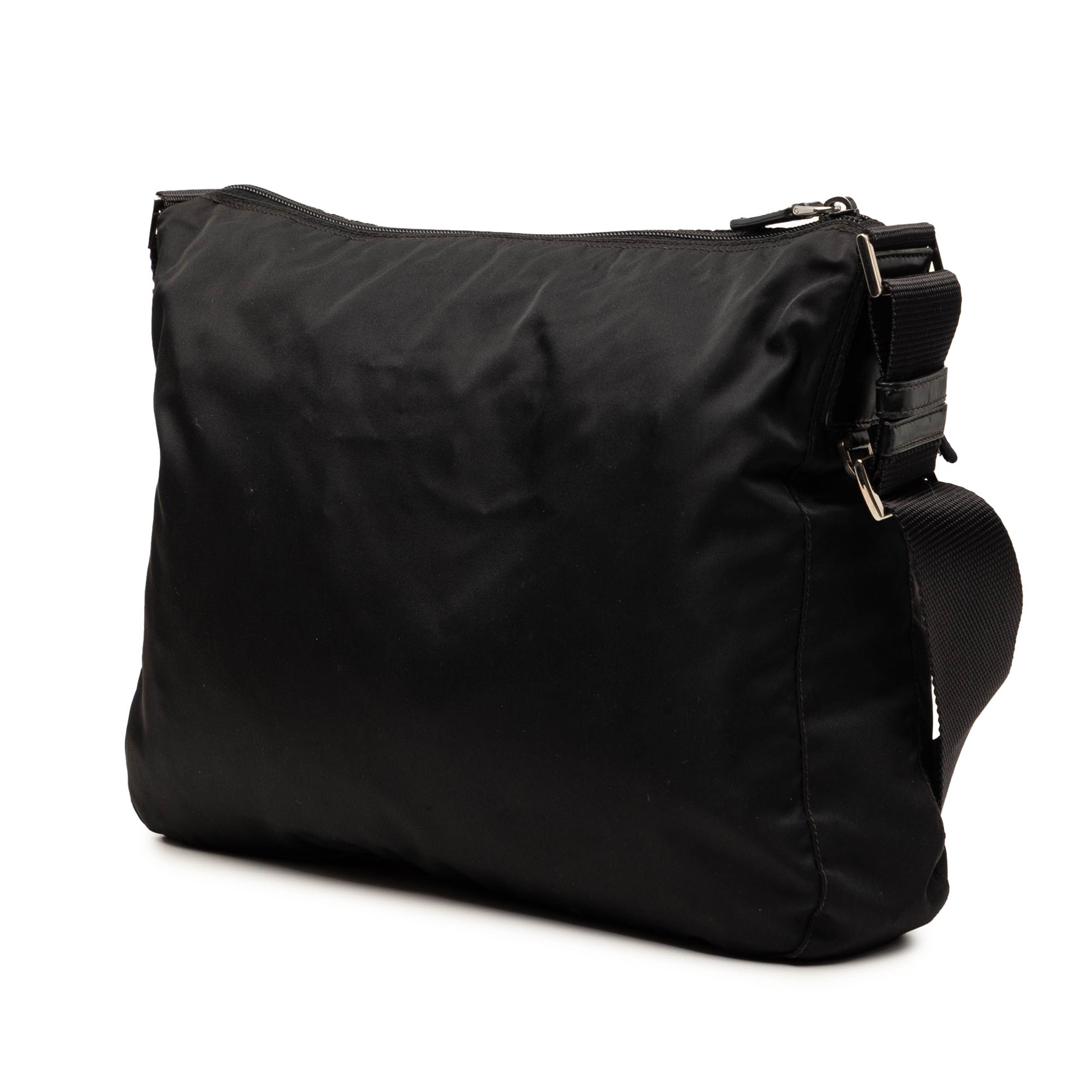 Prada Tessuto Zip Top Crossbody, från Luxclusif, i färgen black. Klicka för att öppna bilden i stort format