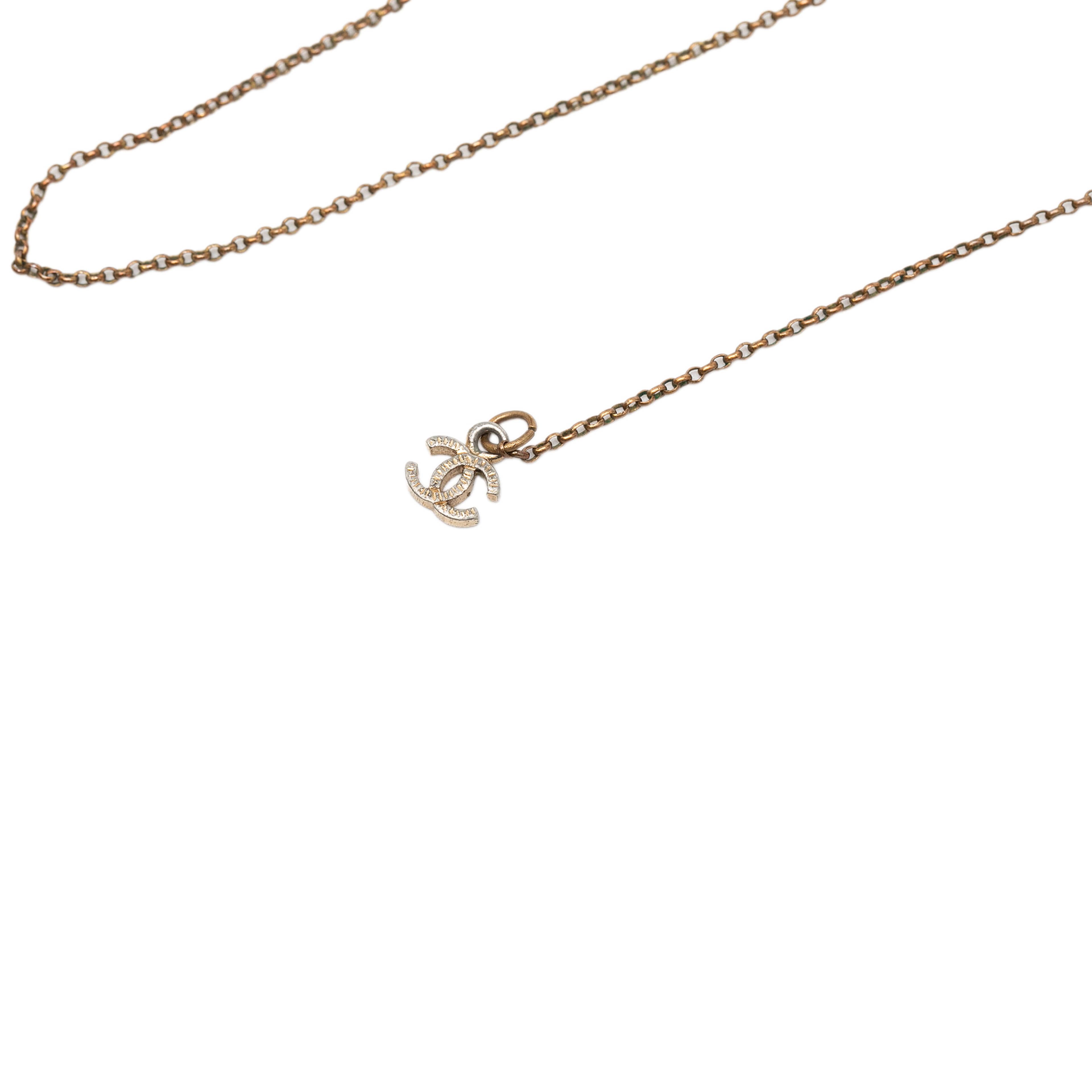 Chanel Gold Plated Cc Crystal Pendant Necklace, från Luxclusif, i färgen gold. Klicka för att öppna bilden i stort format
