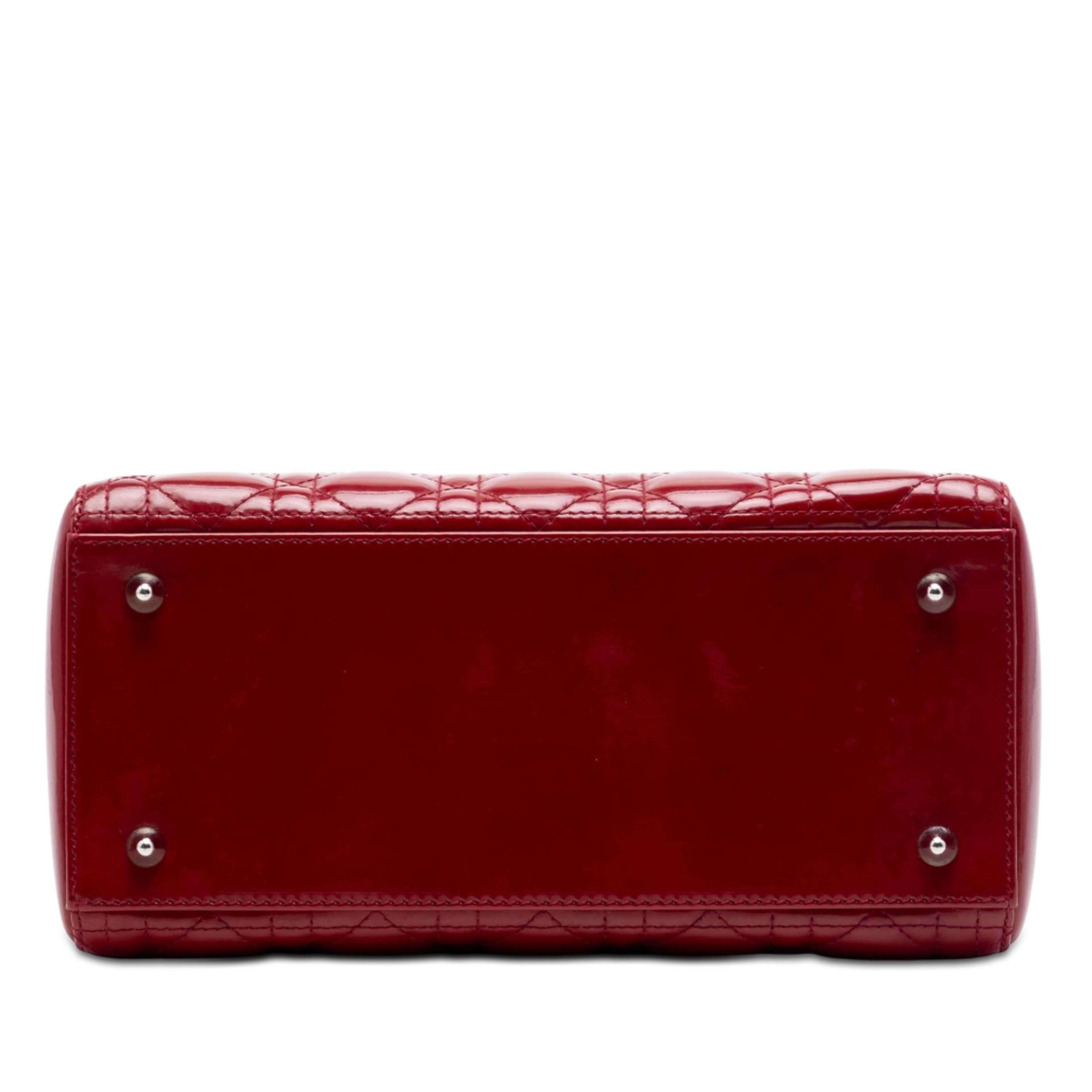 Dior Medium Patent Cannage Lady Dior, från Luxclusif, i färgen röd. Klicka för att öppna bilden i stort format