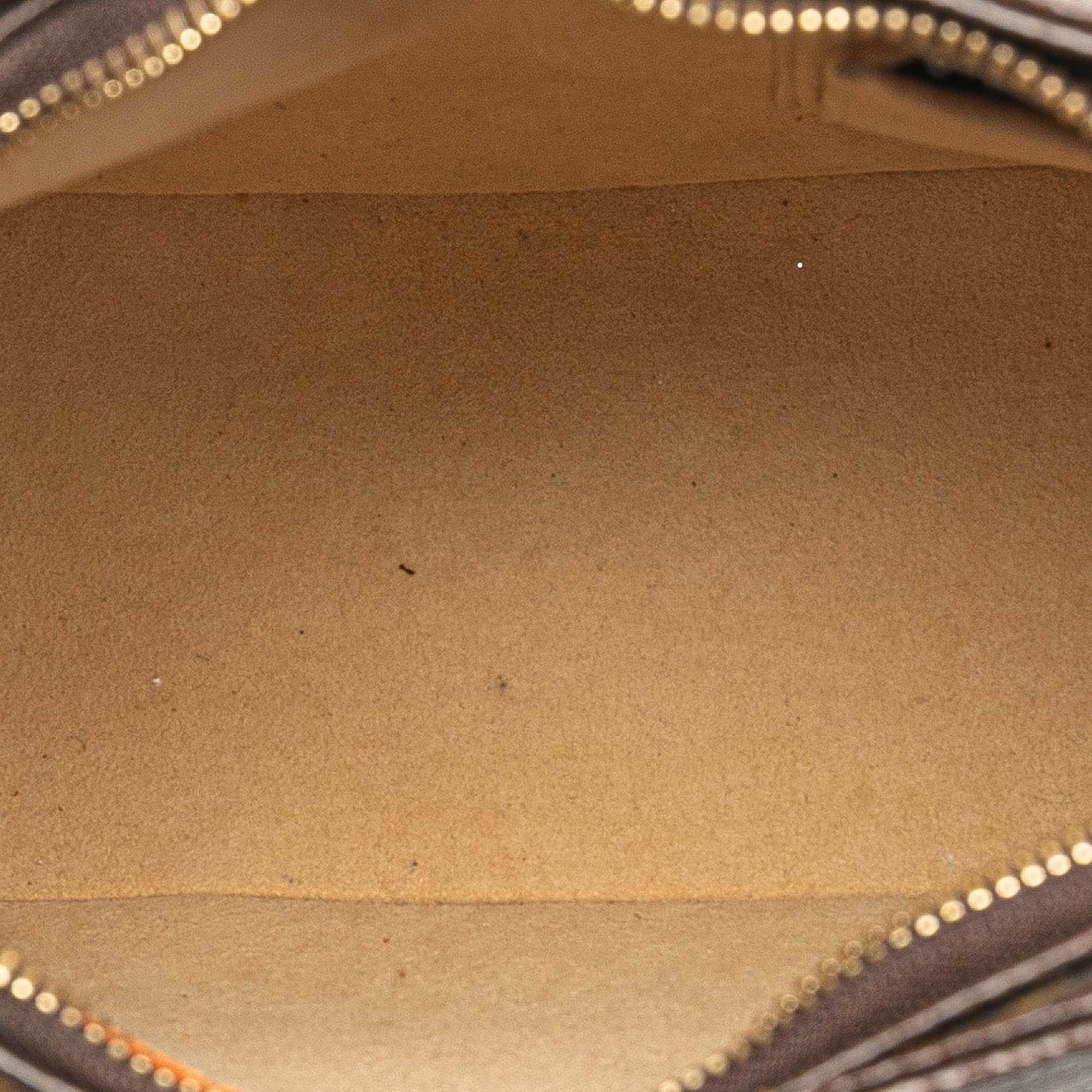 Louis Vuitton Monogram Looping Mm, från Luxclusif, i färgen brown.