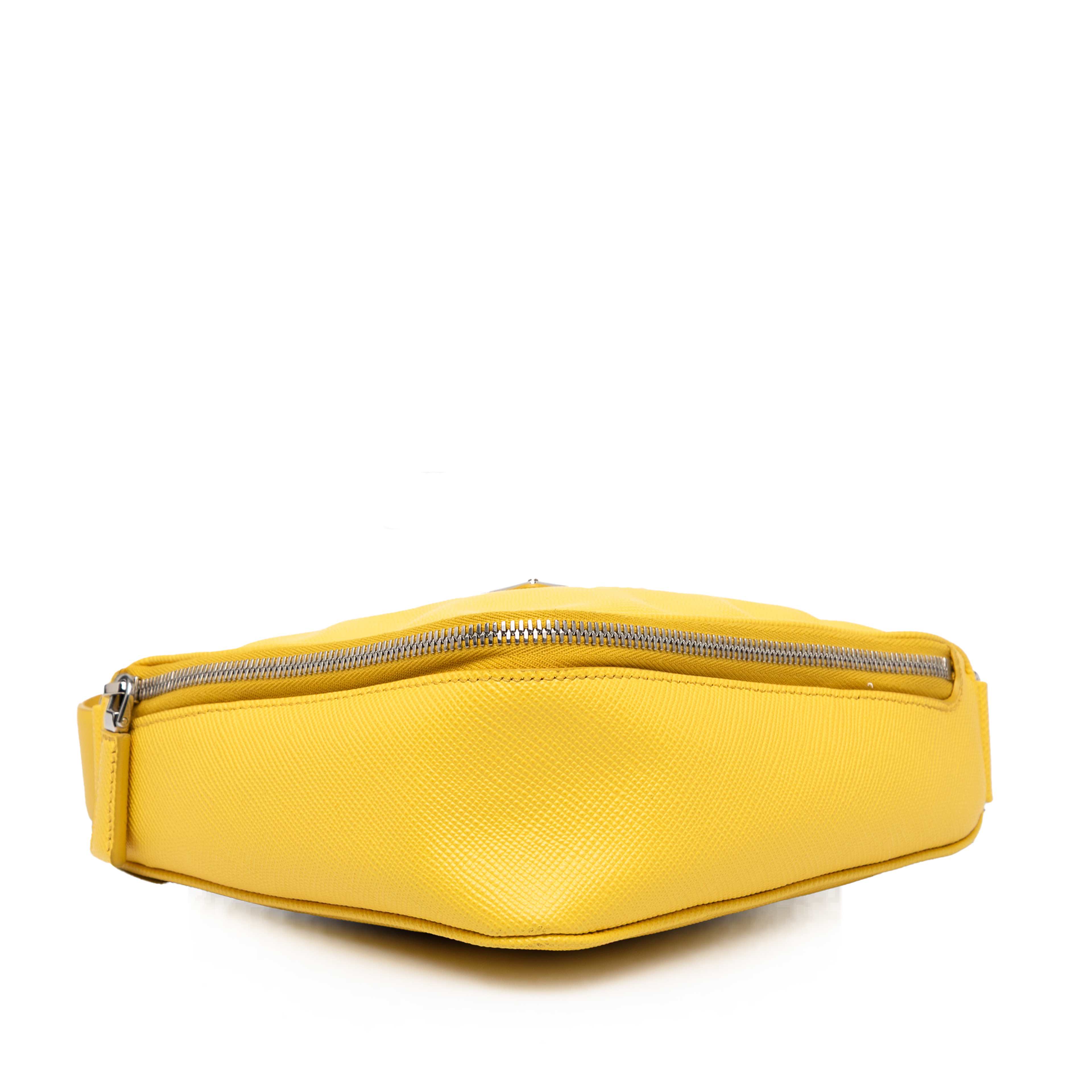 Prada Saffiano Triangle Convertible Shoulder Bag, från Luxclusif, i färgen yellow. Klicka för att öppna bilden i stort format
