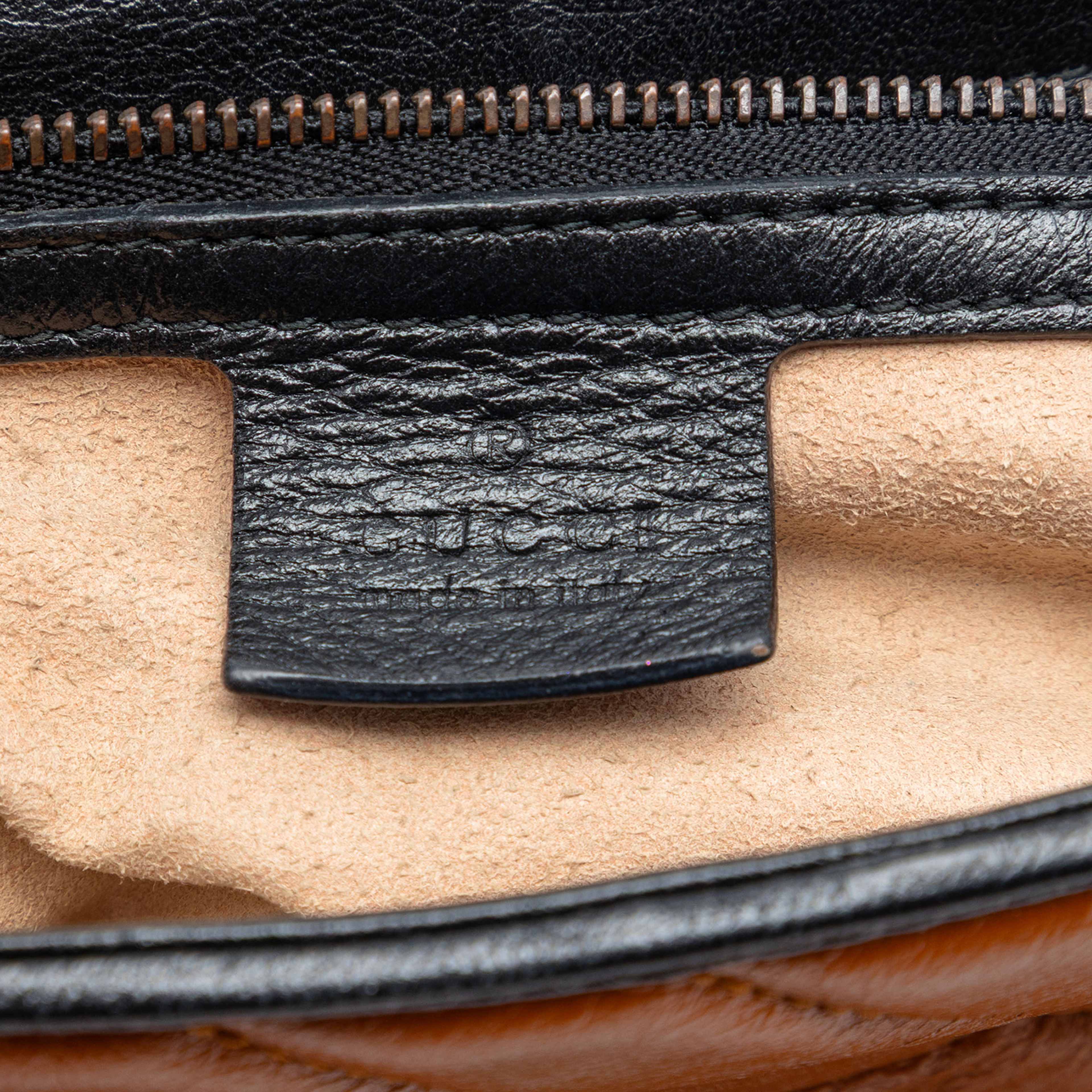 Gucci Small Gg Marmont Matelasse Leather Torchon Top Handle Bag, från Luxclusif, i färgen brun. Klicka för att öppna bilden i stort format