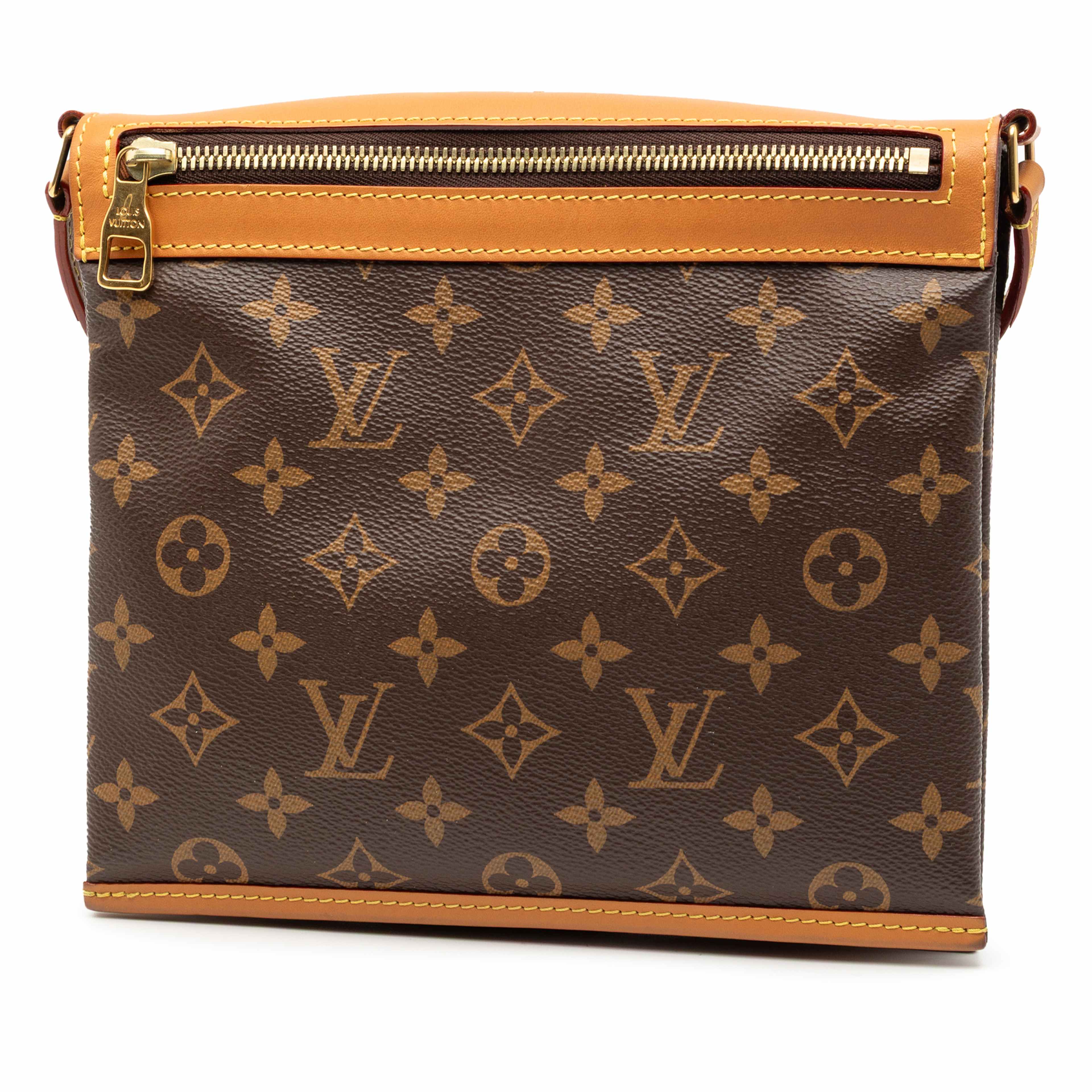 Louis Vuitton Monogram Saumur Messenger Pm, från Luxclusif, i färgen brown. Klicka för att öppna bilden i stort format