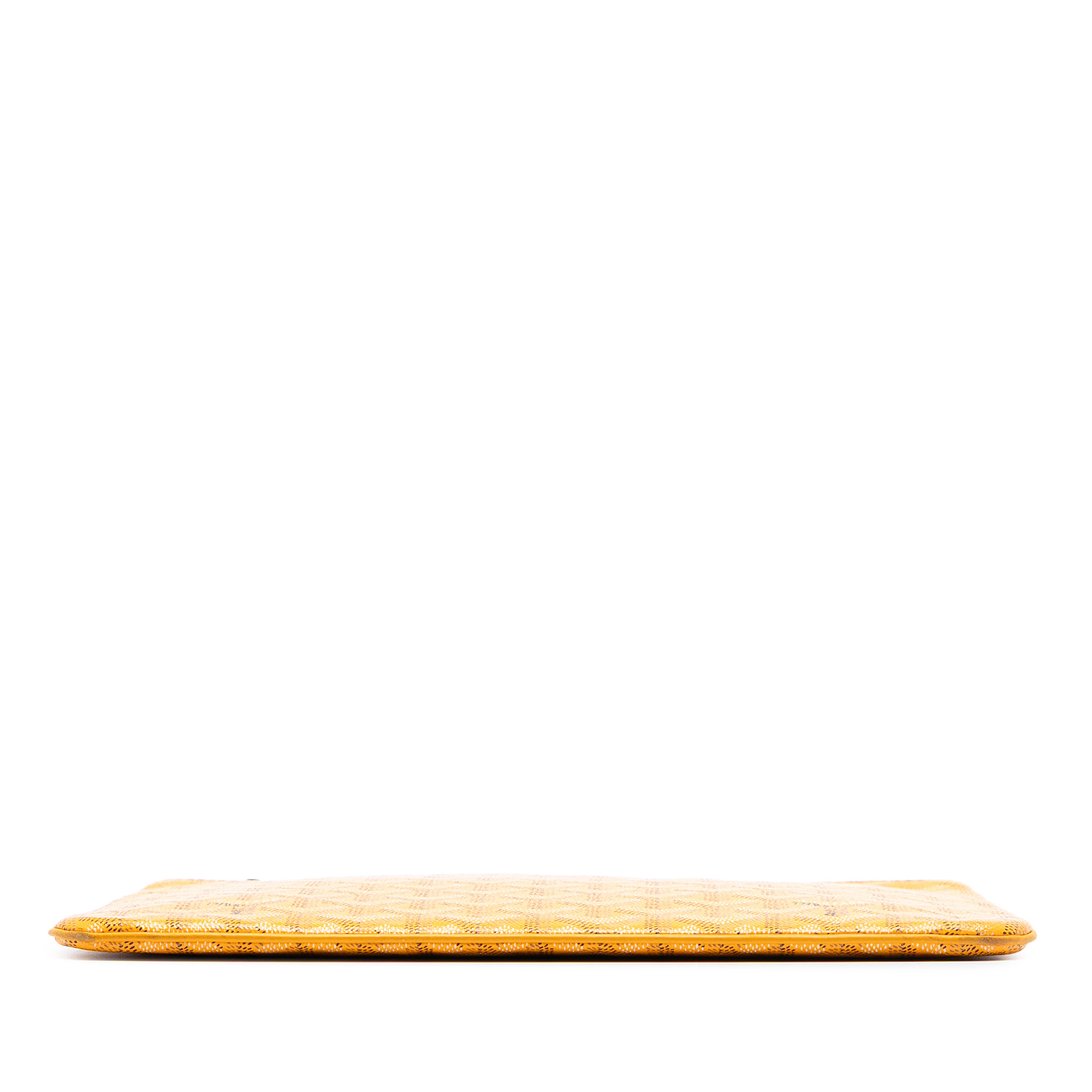 Goyard Goyardine Senat Mm, från Luxclusif, i färgen yellow. Klicka för att öppna bilden i stort format