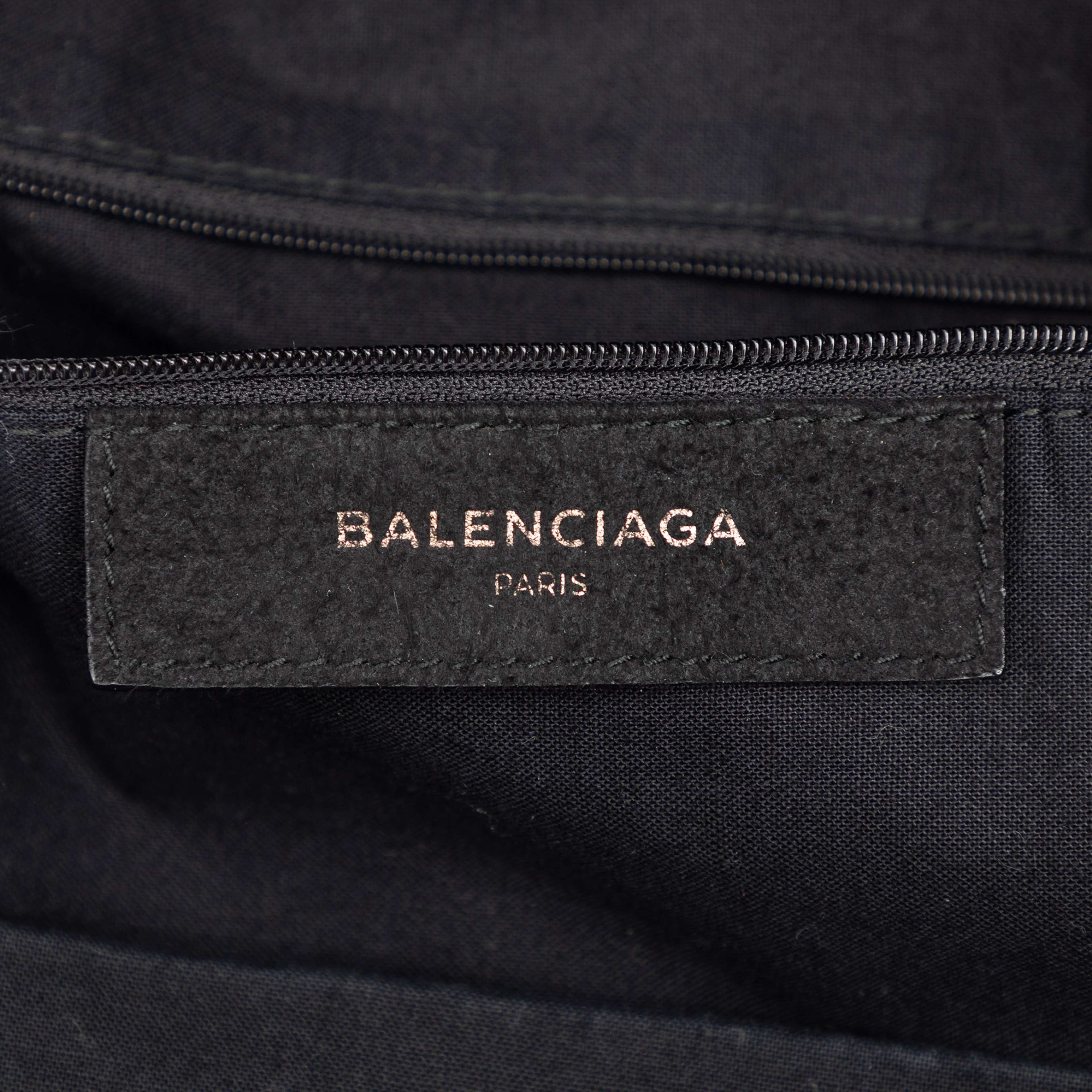 Balenciaga Nylon Explorer Backpack, från Luxclusif, i färgen red. Klicka för att öppna bilden i stort format