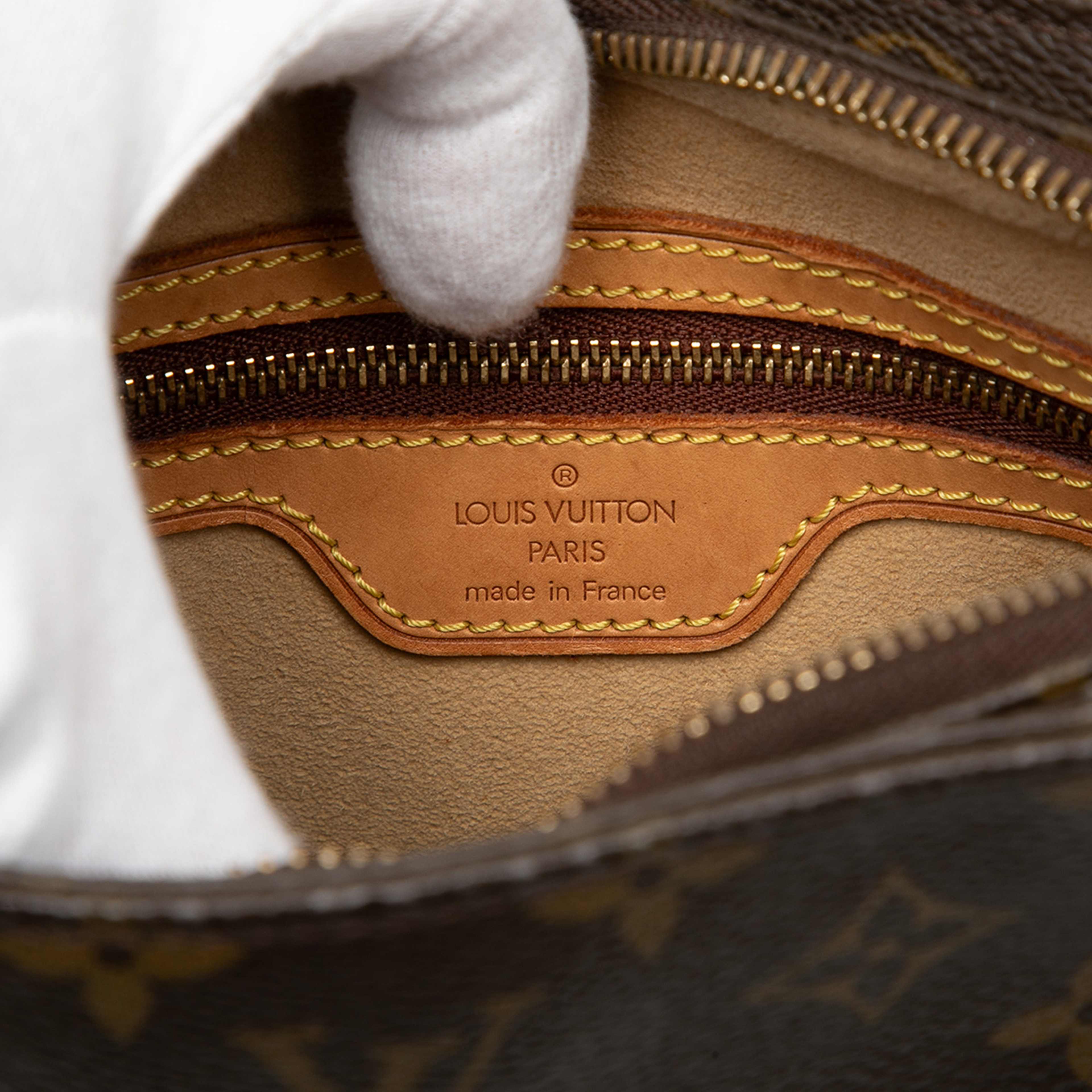 Louis Vuitton Monogram Looping Mm, från Luxclusif, i färgen brown. Klicka för att öppna bilden i stort format